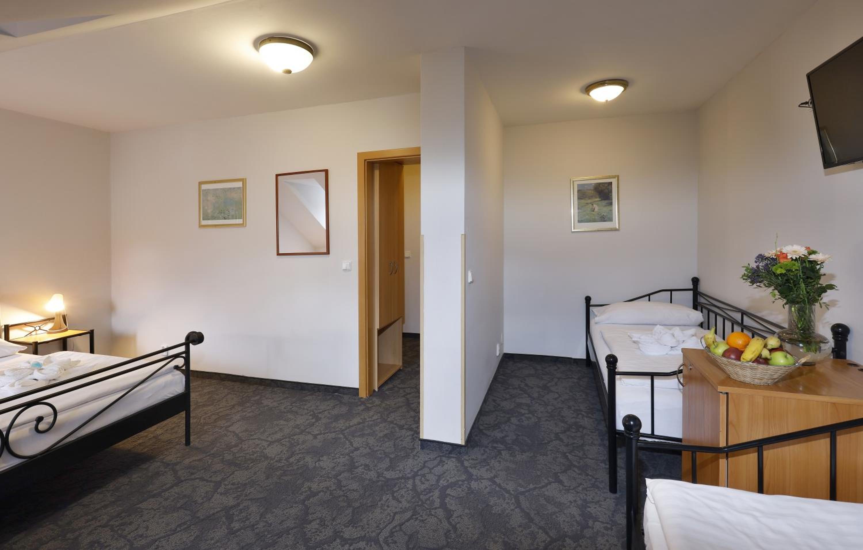 Quadruple Room - Photo 6