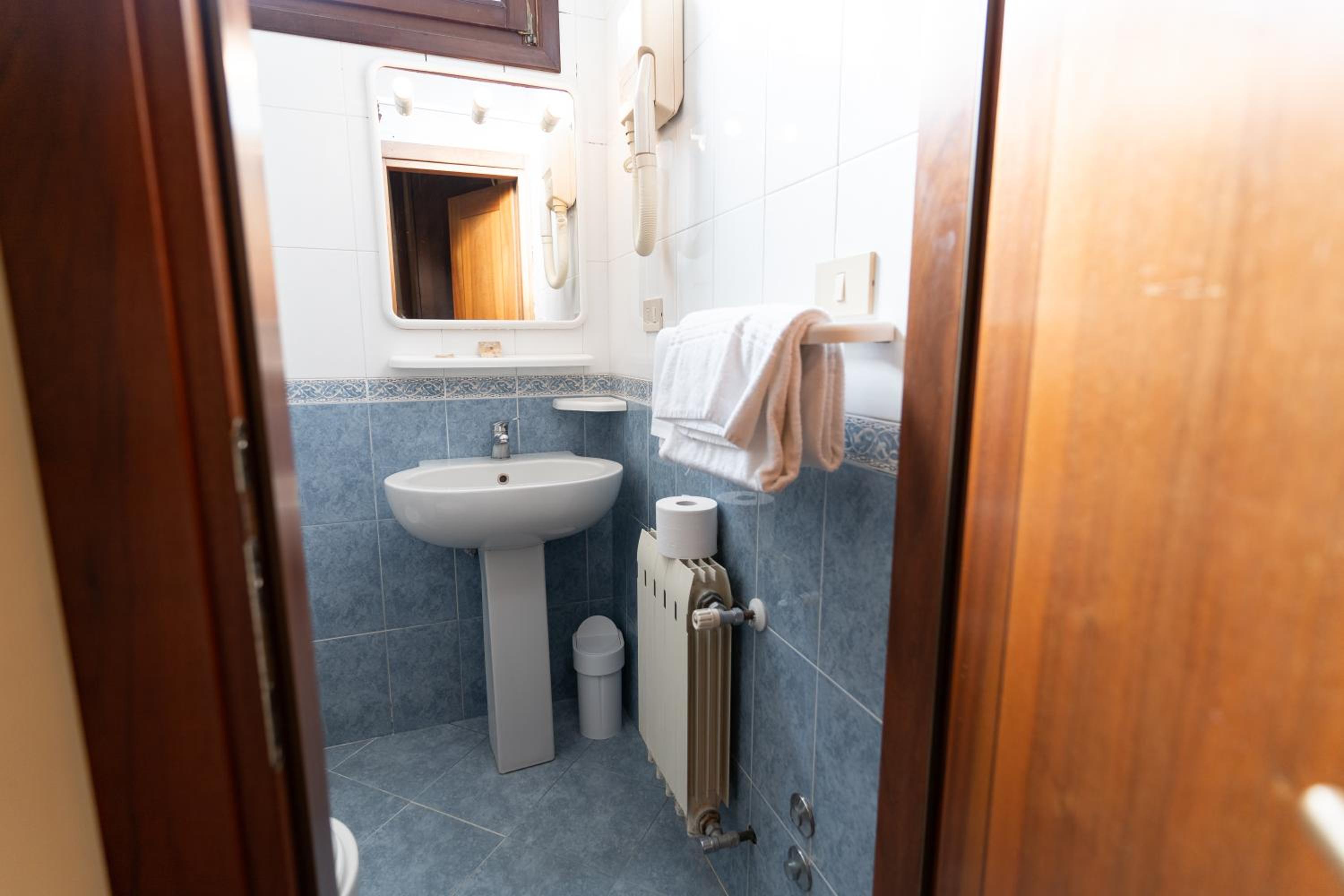 Single Room photo 2