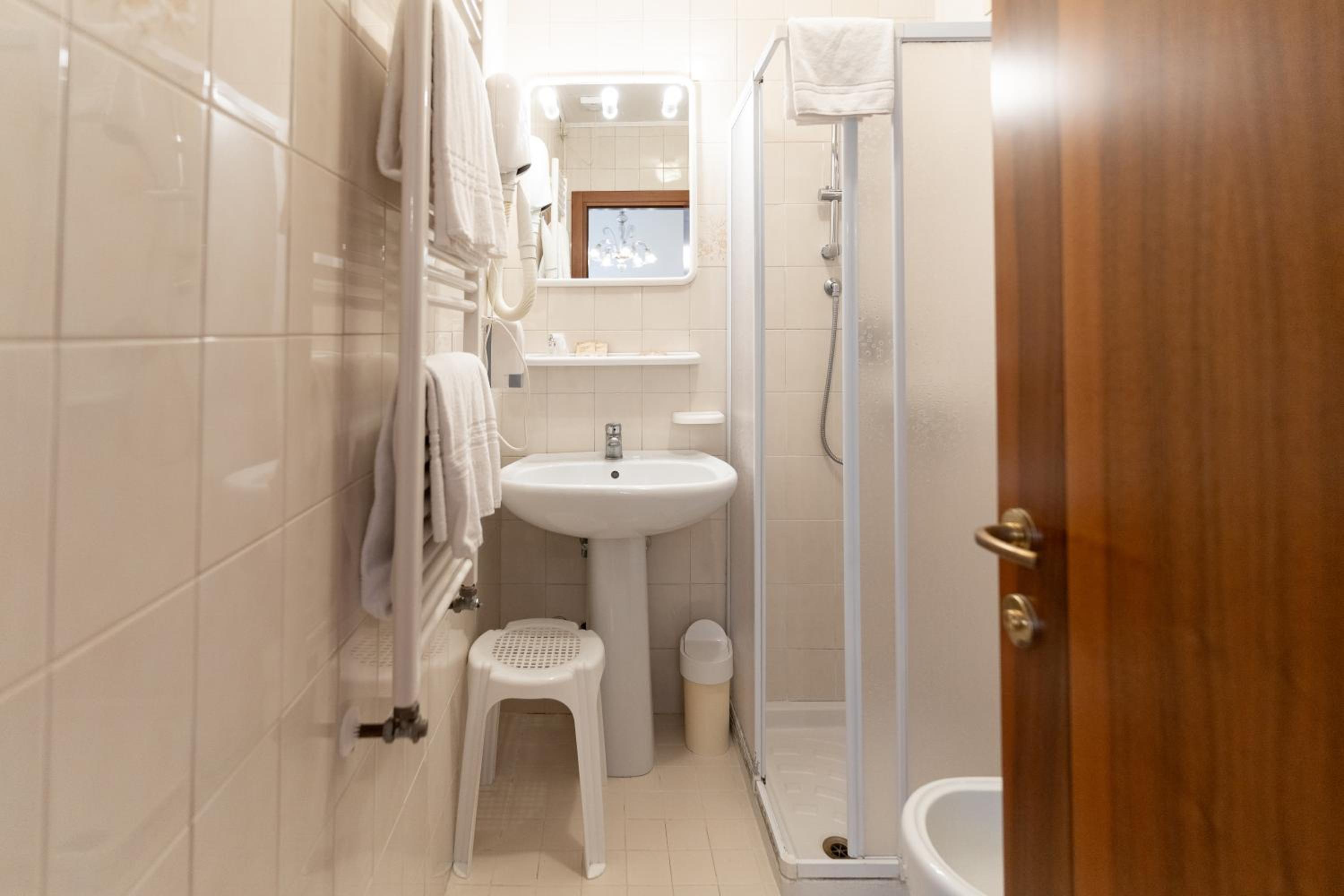 Double or Twin Room photo 3