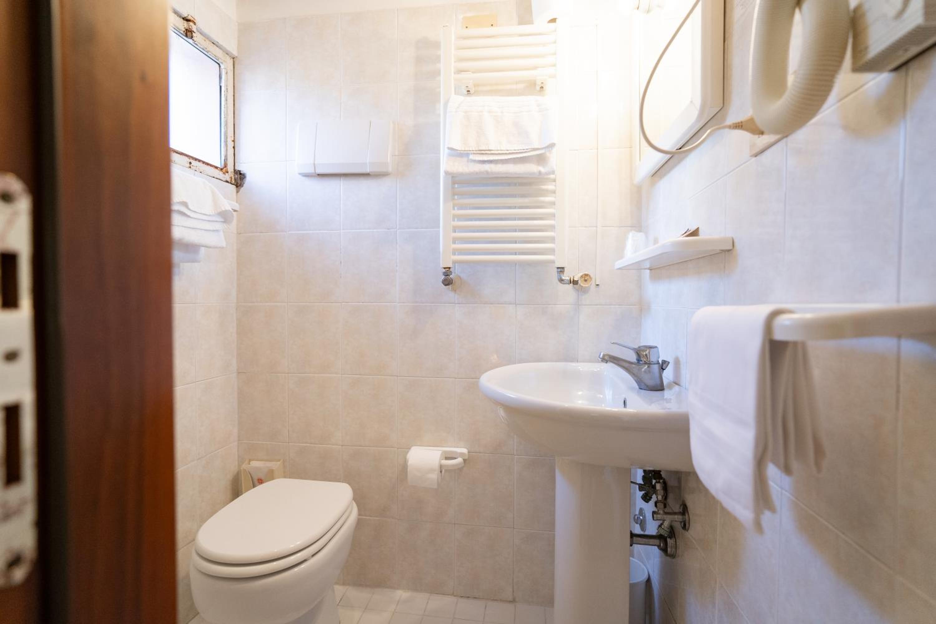 Double or Twin Room photo 2