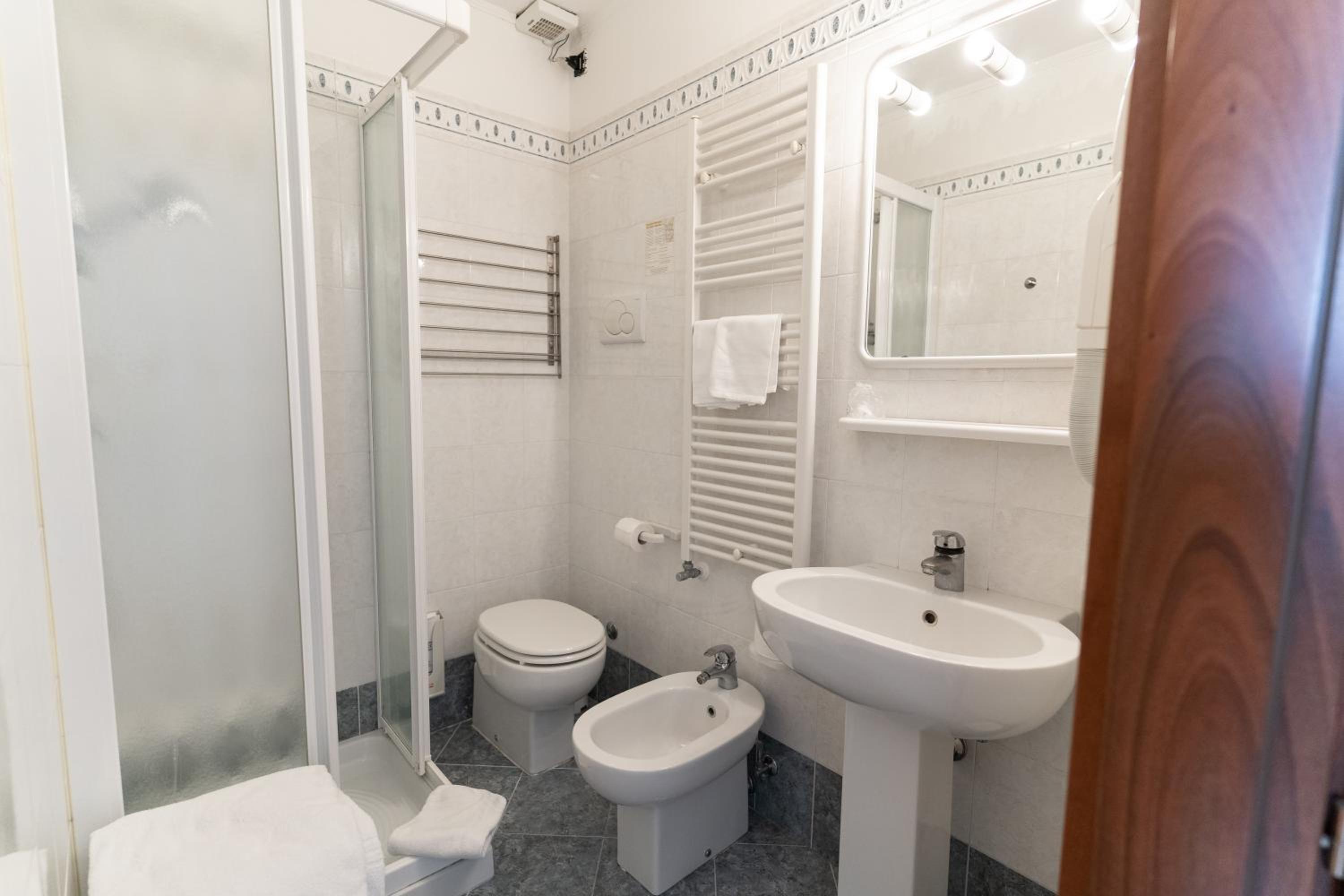 Double or Twin Room photo 2