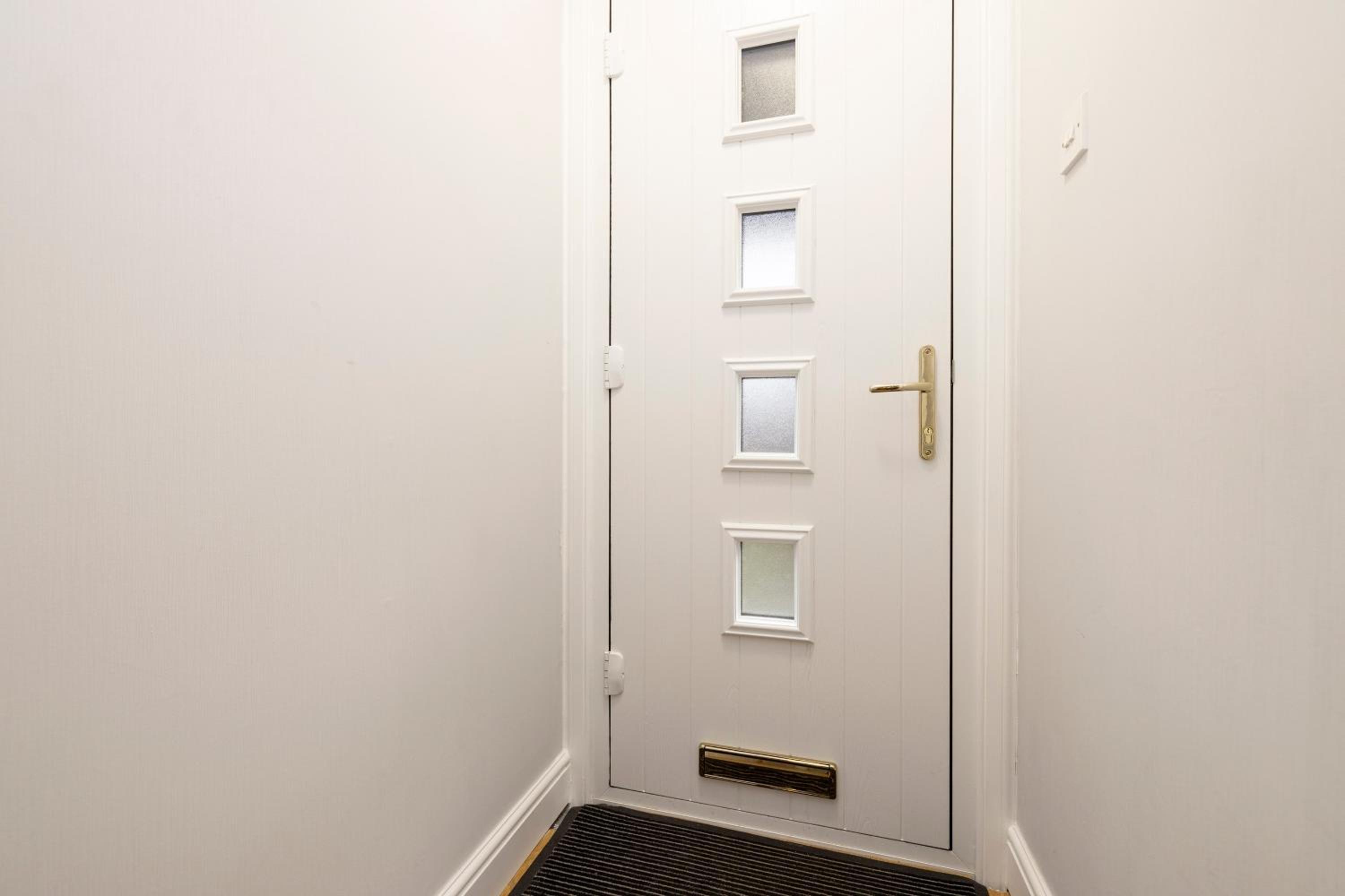 Three-Bedroom Apartment photo 2