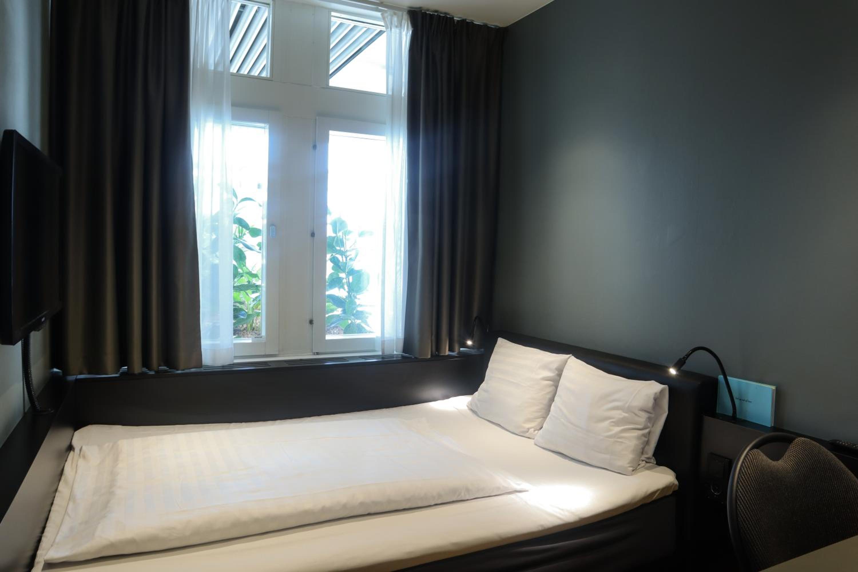 Compact Double Room - Photo 9