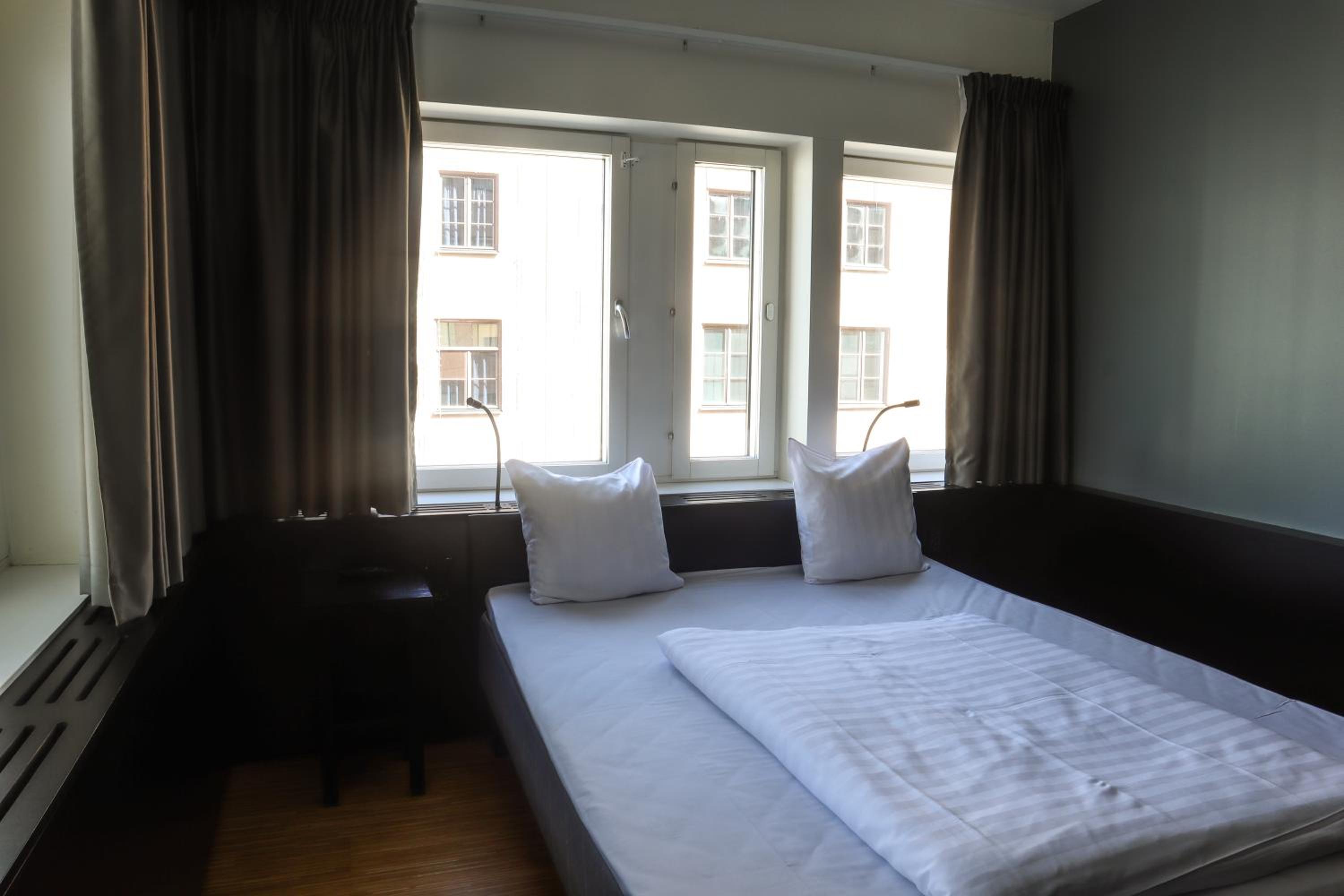 Standard Double or Twin Room - Photo 14