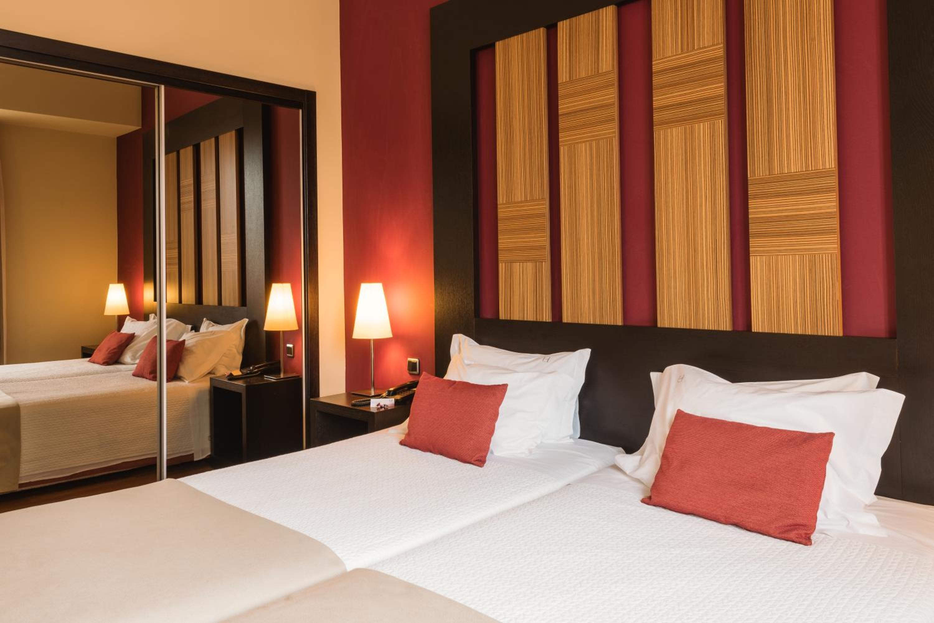 Twin Room with Extra Bed (2 Adults + 1 Child)