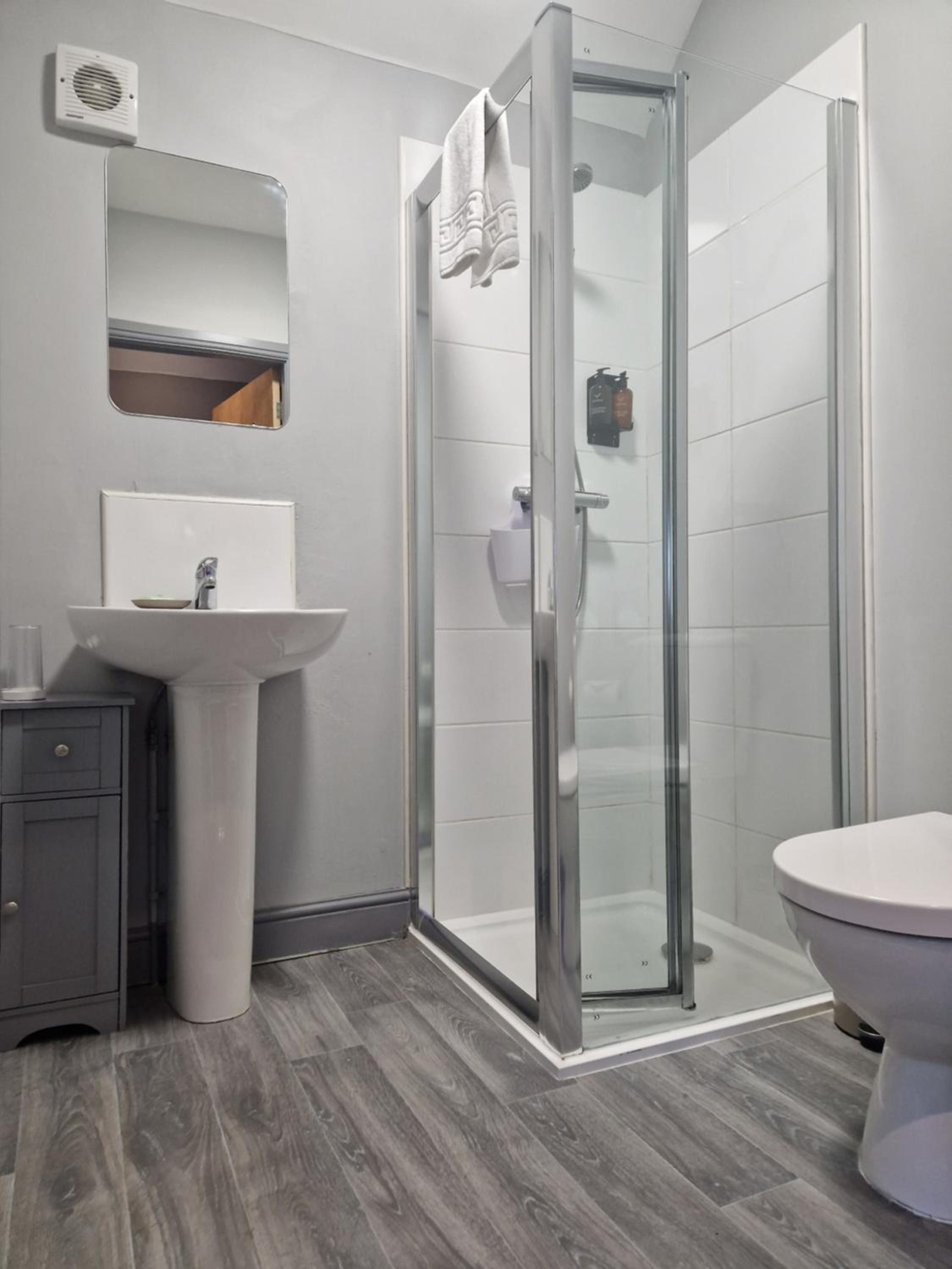 Standard Twin Room - Photo 4