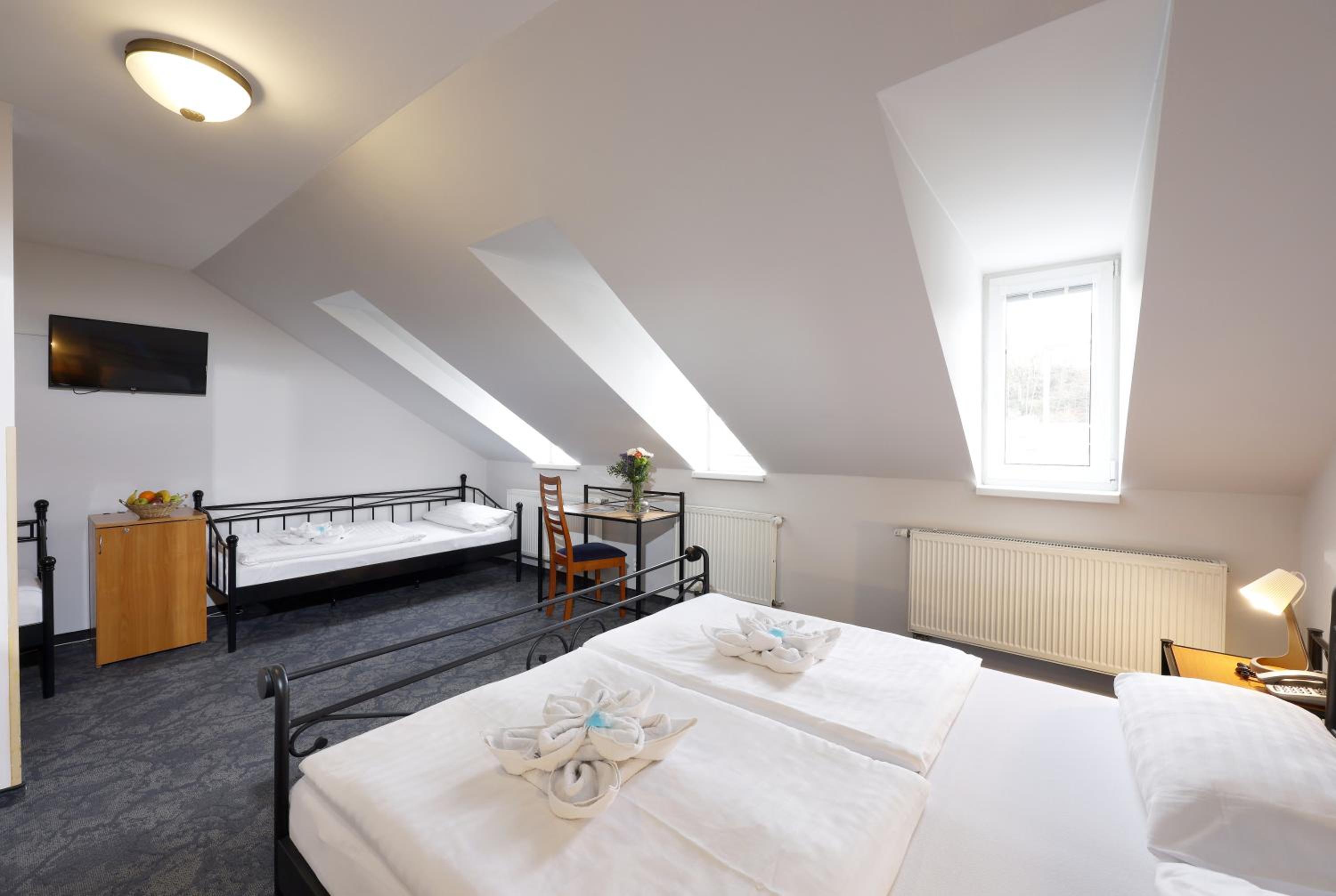 Quadruple Room - Photo 1