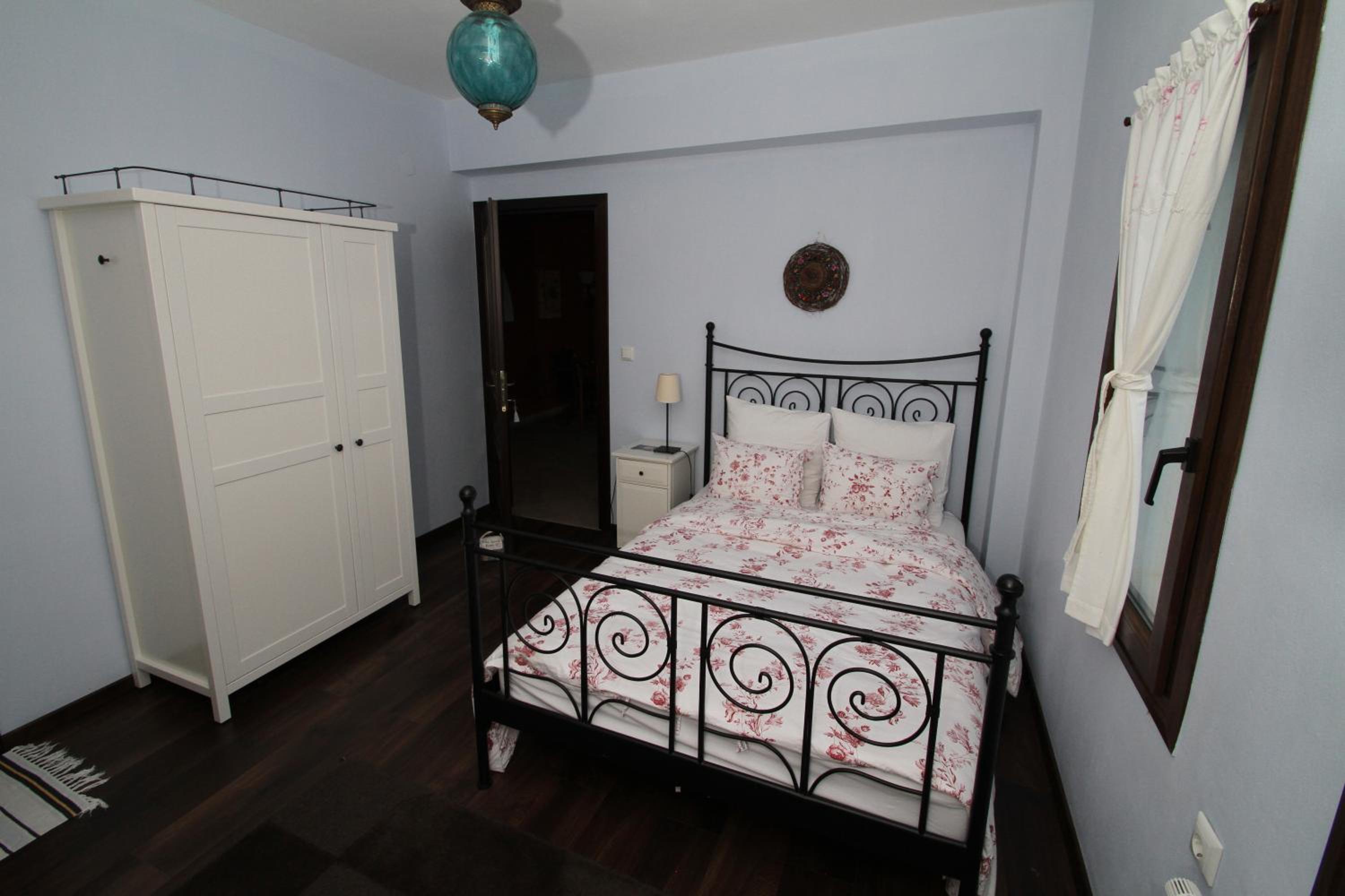 Twin Room - Photo 2