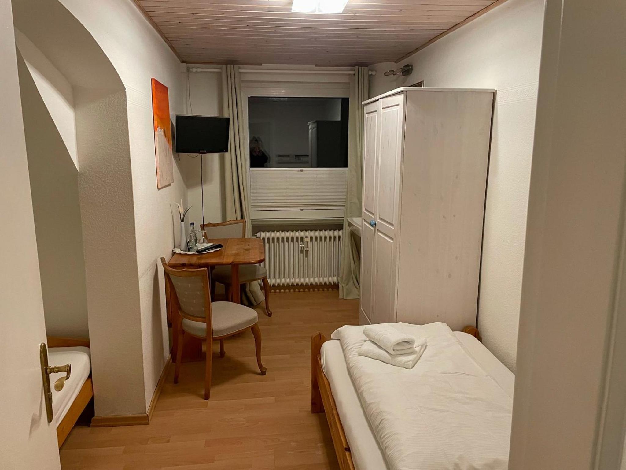 Double Room or Twin room with shared Bathroom photo 2