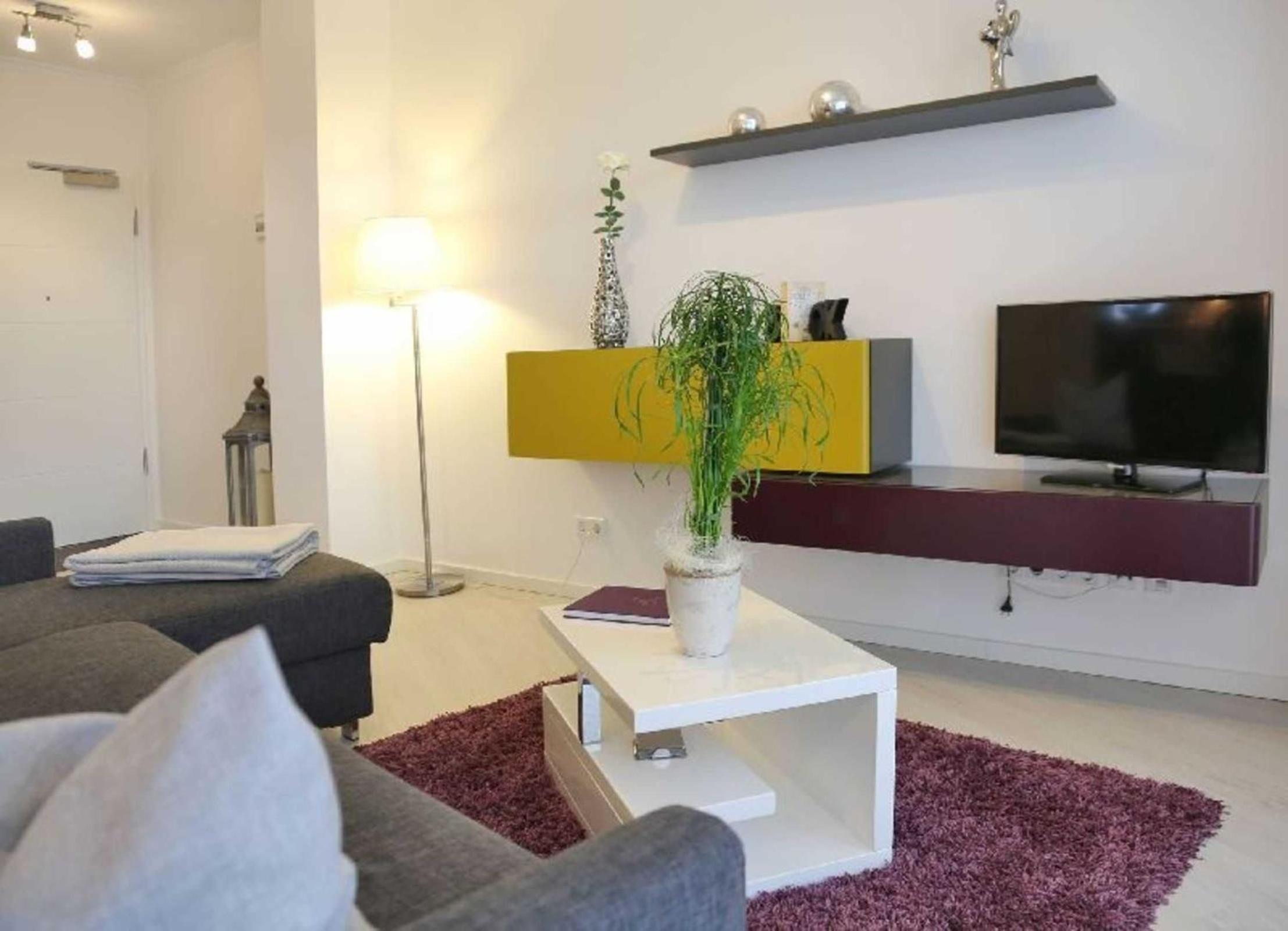 One-Bedroom Apartment with Balcony photo 3