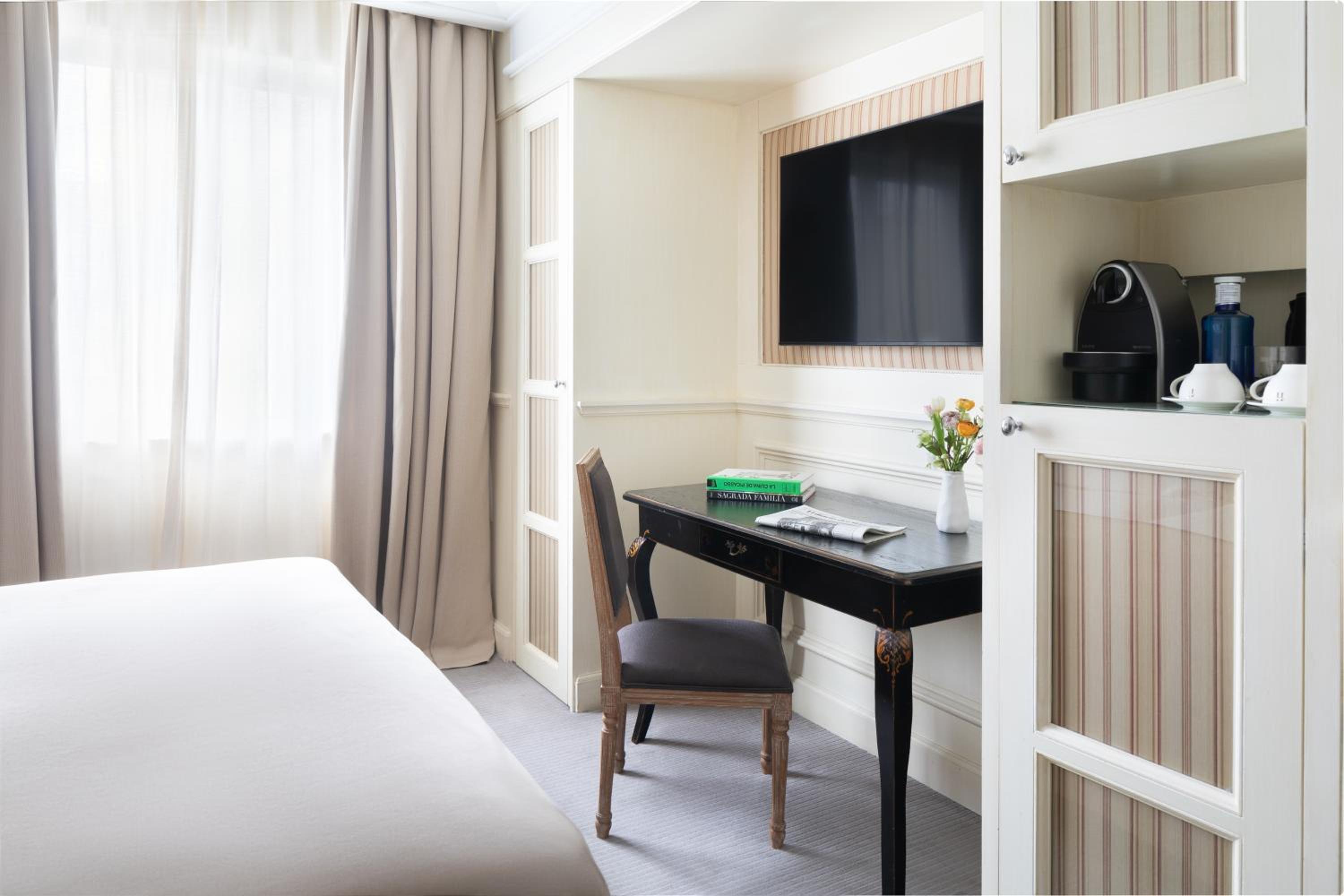 Deluxe Double or Twin Room - Photo 3