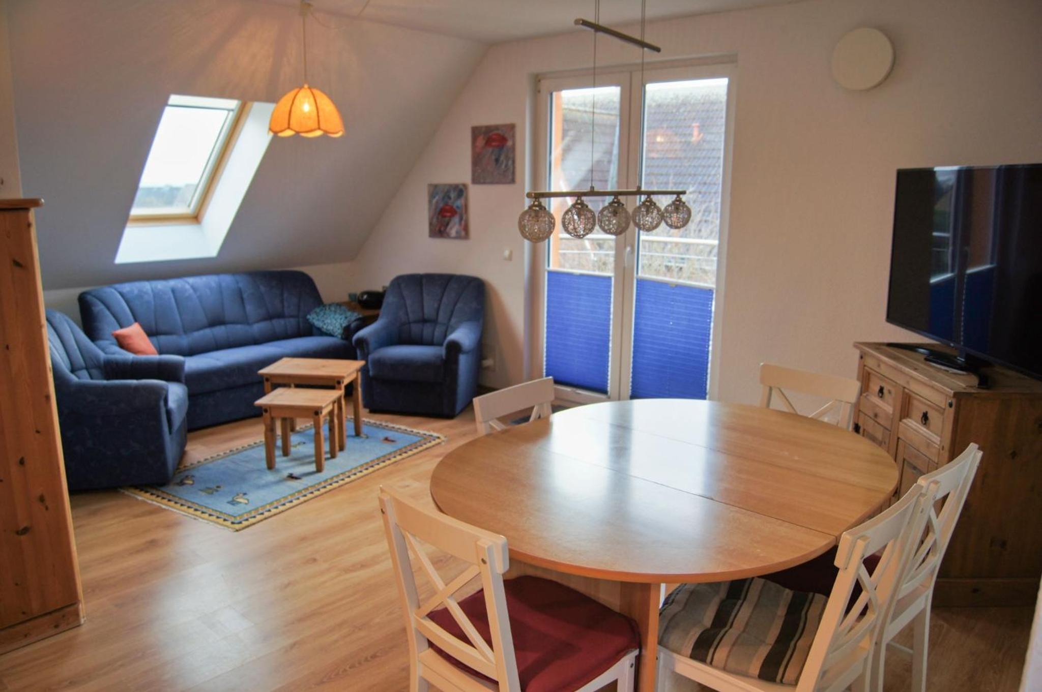 Apartment with Balcony photo 3