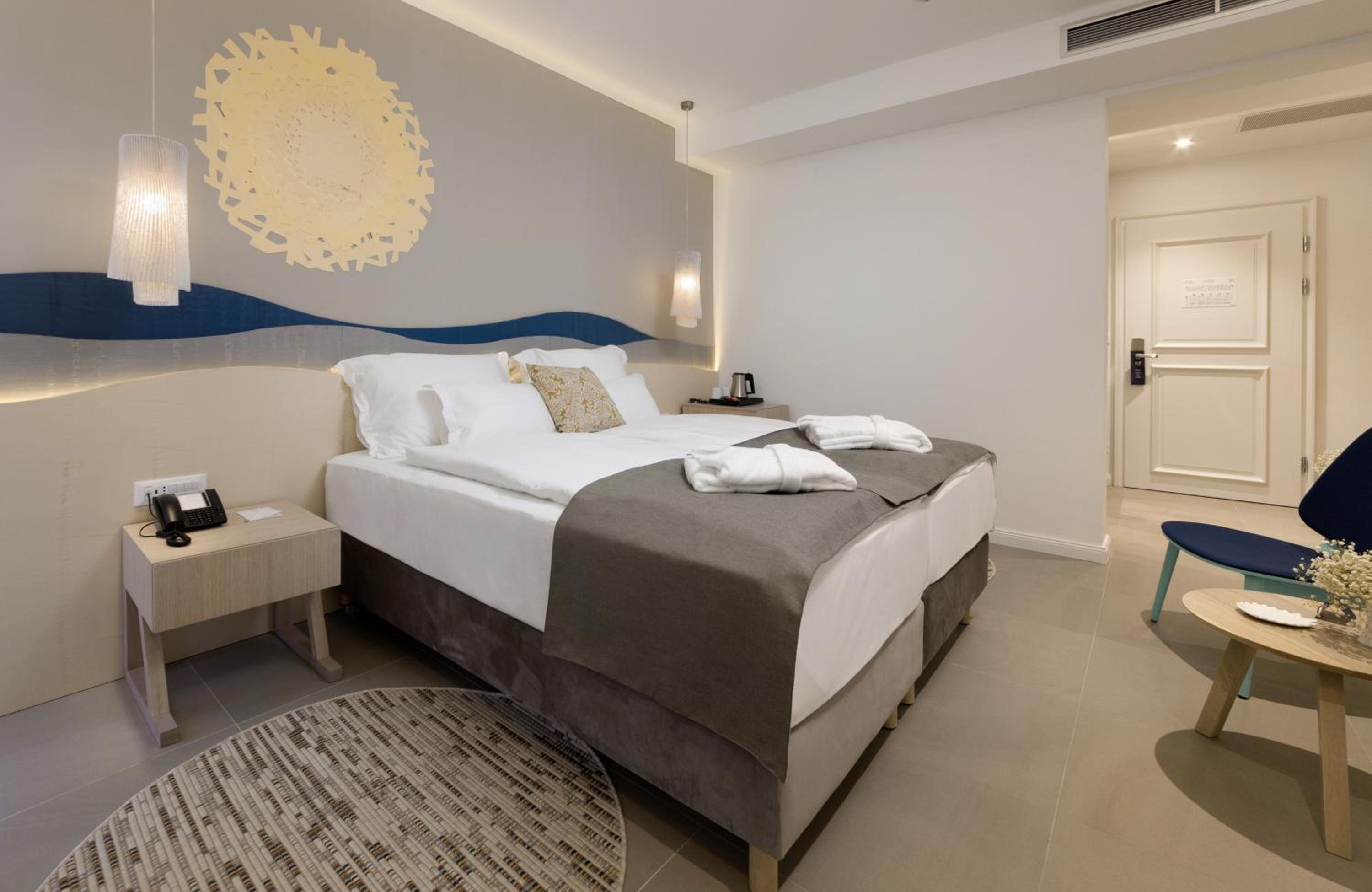 Standard Double Room with Balcony and Sea View photo 2