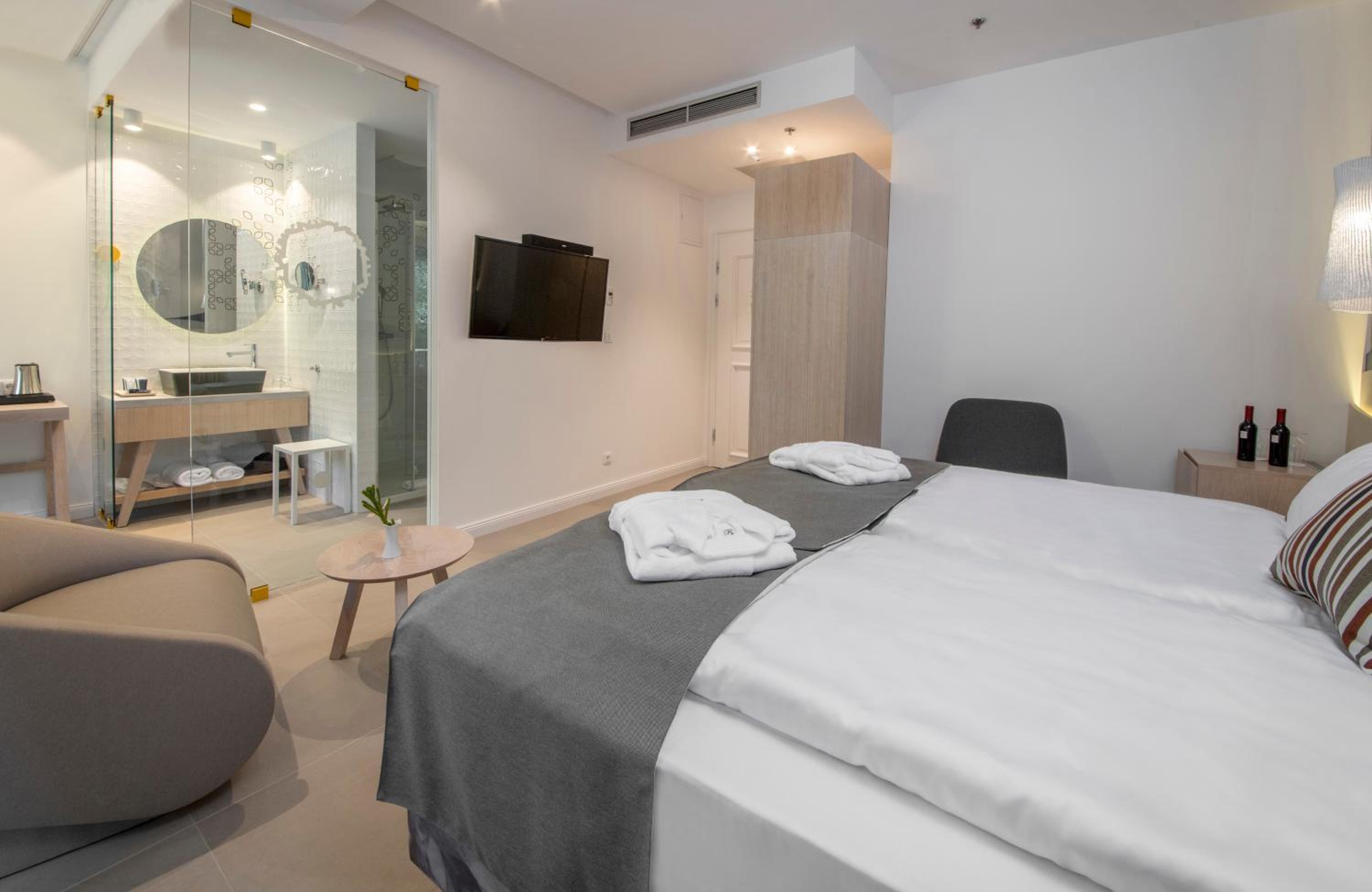 Superior Double Room with Balcony photo 3