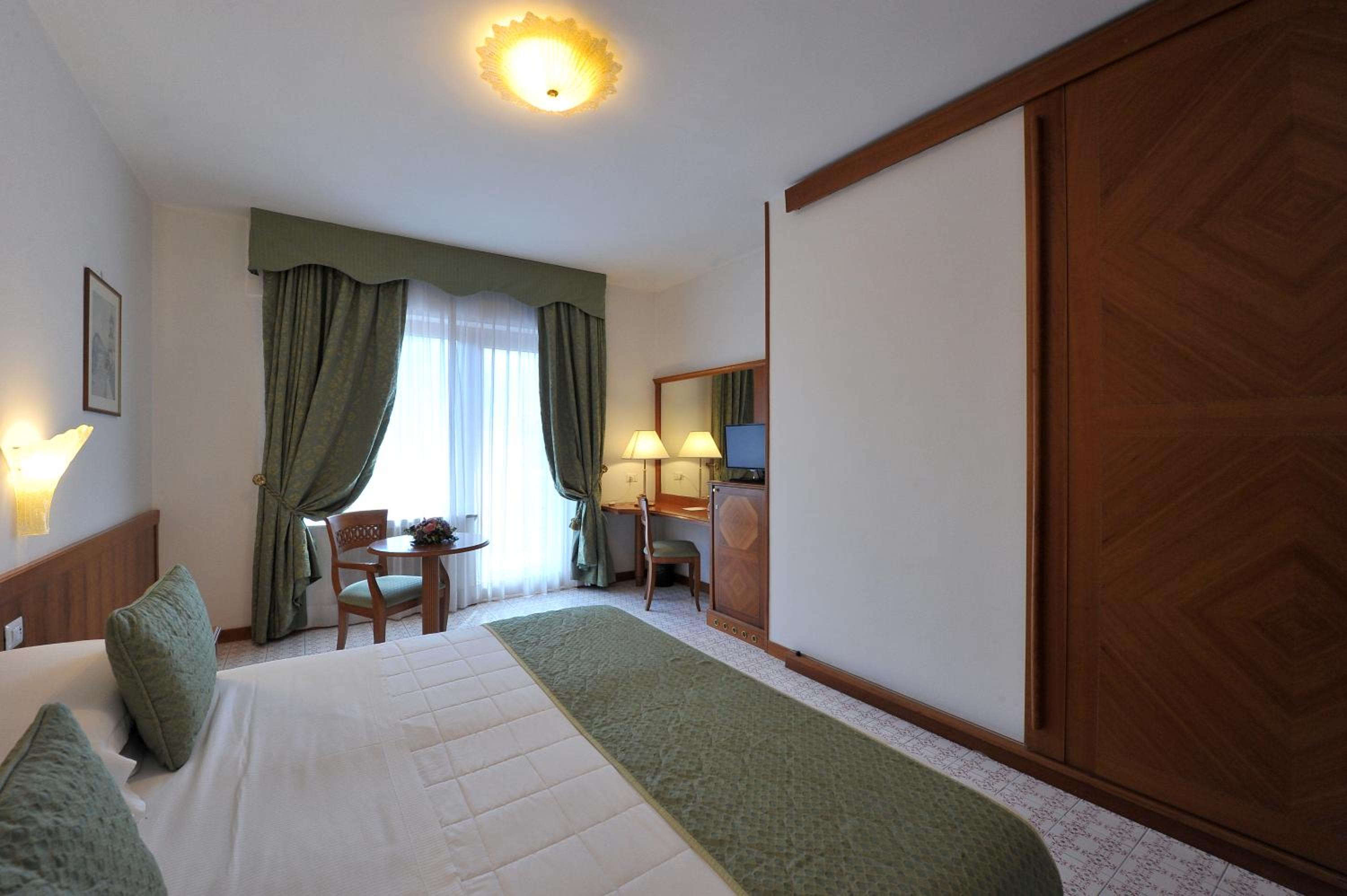Classic Double or Twin Room - Photo 2