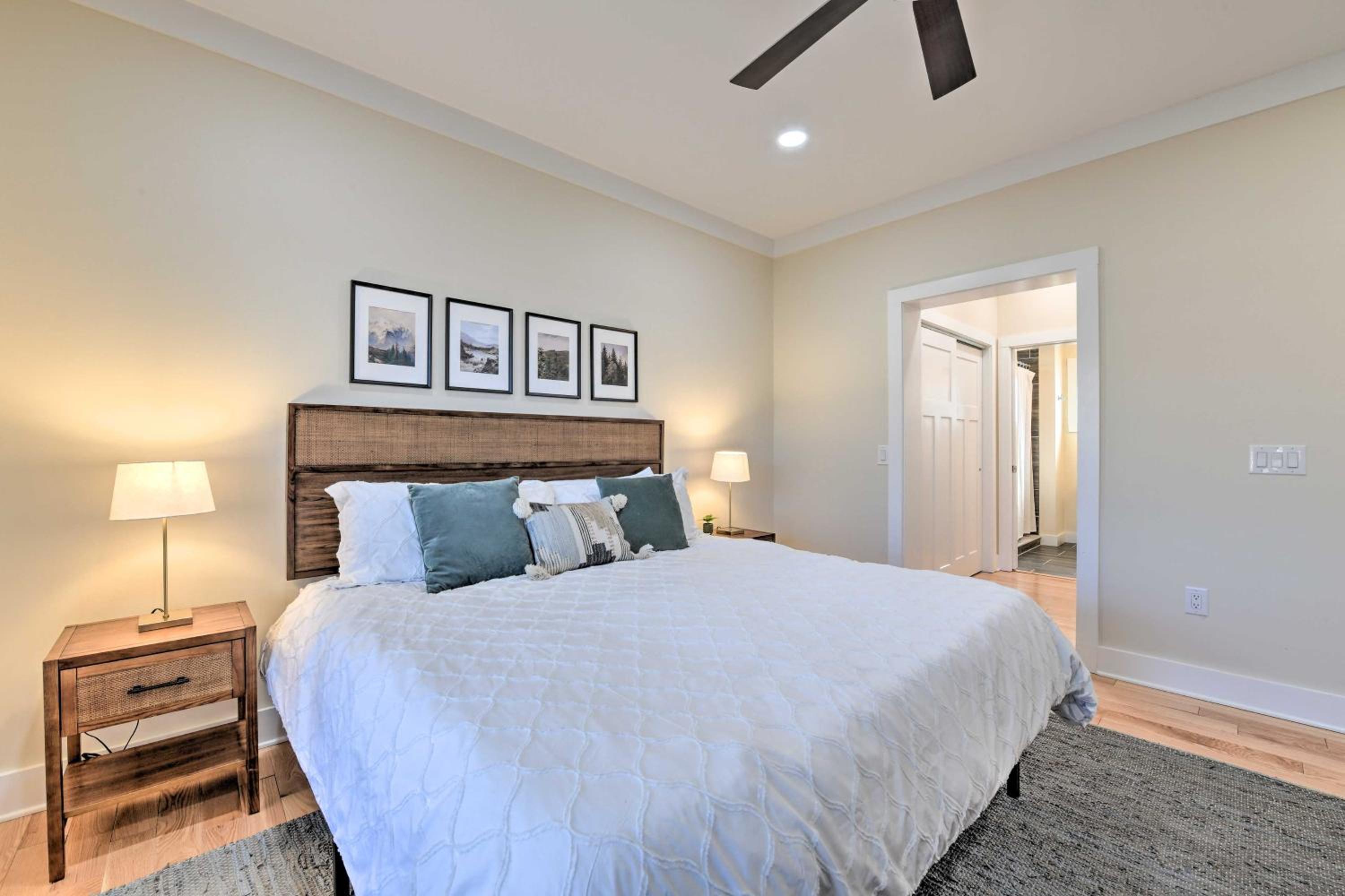 Five-Bedroom House photo 1