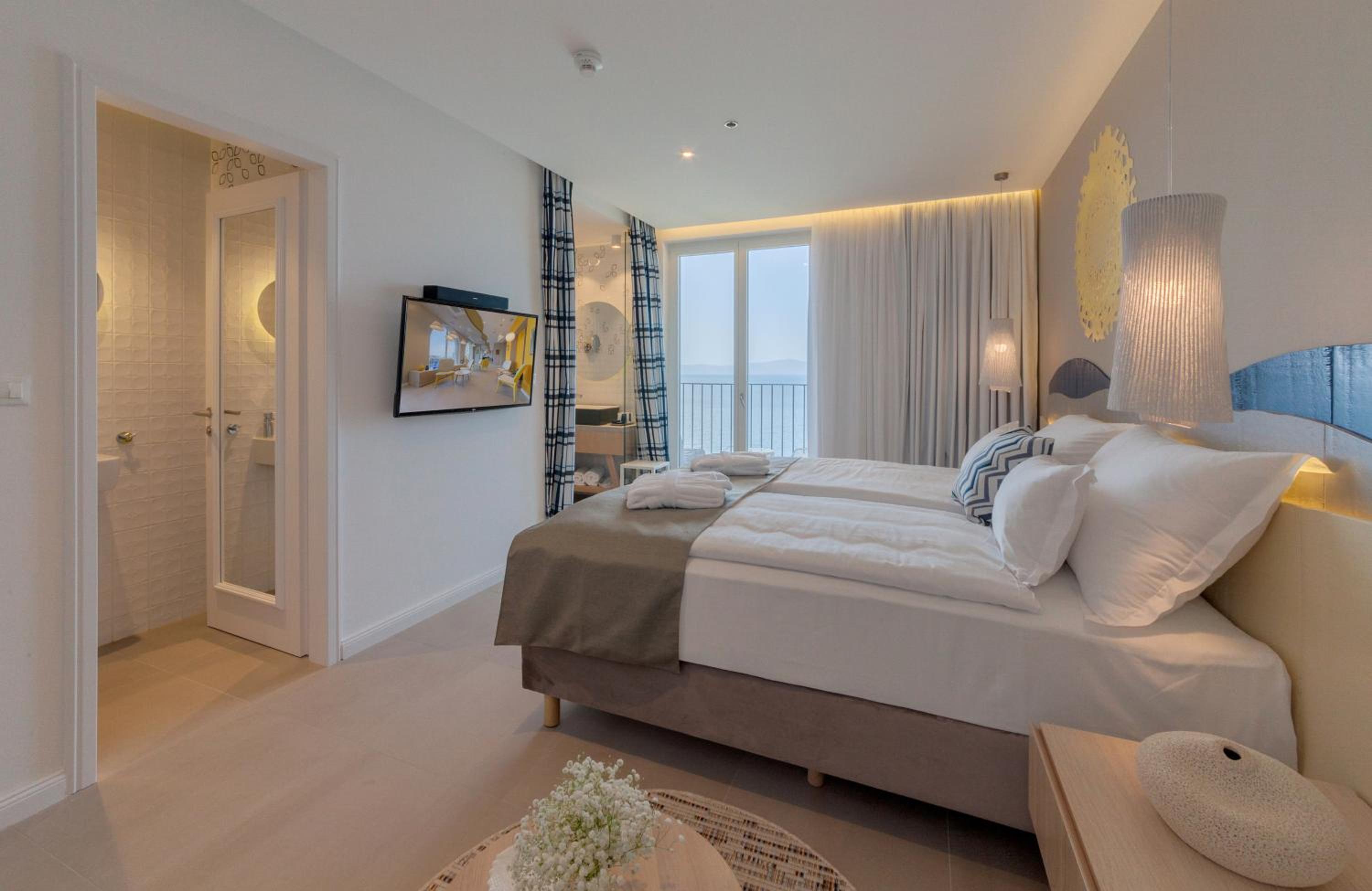Superior Double Room with Balcony and Sea View photo 2