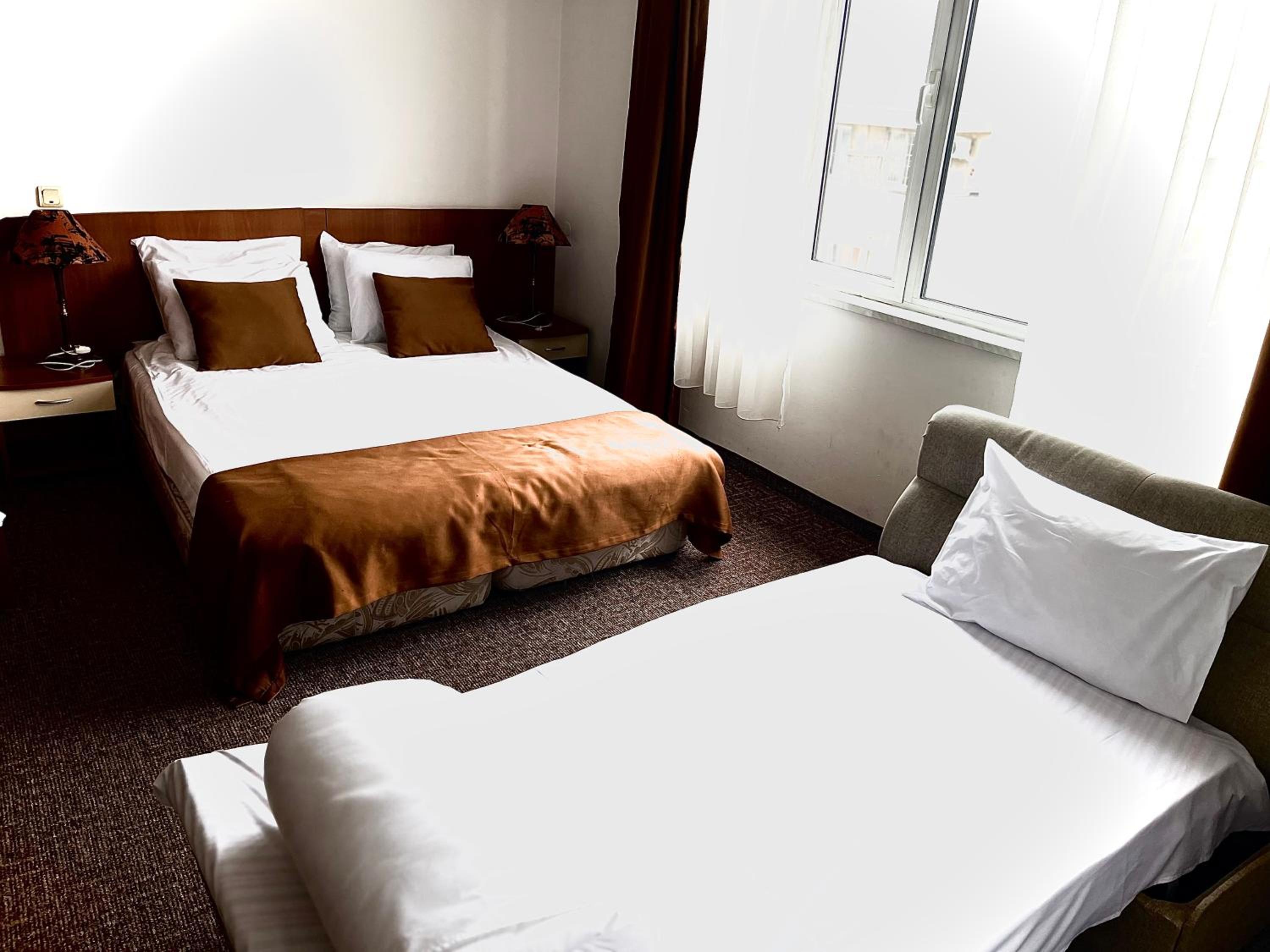 Suite with Bedroom - Photo 14