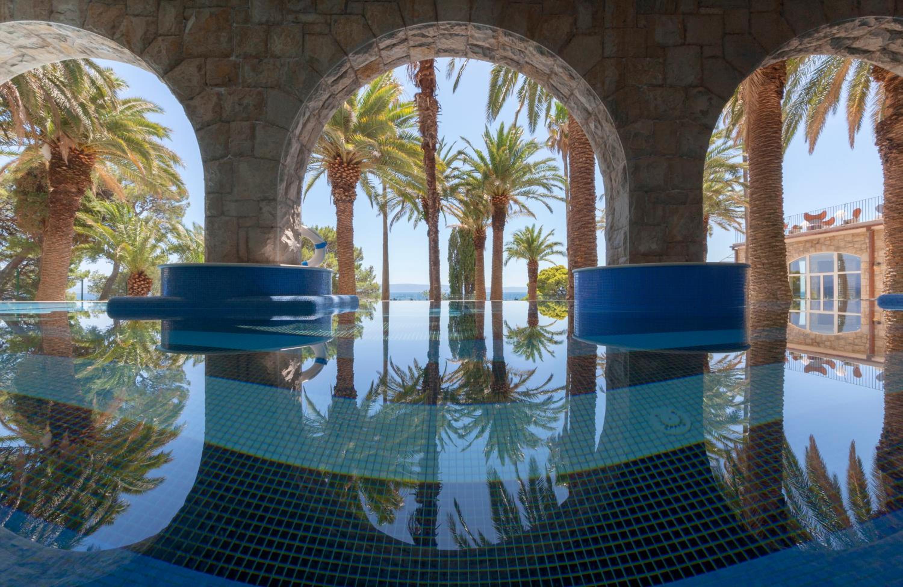  Deluxe Junior Suite with Swim-Up photo 3