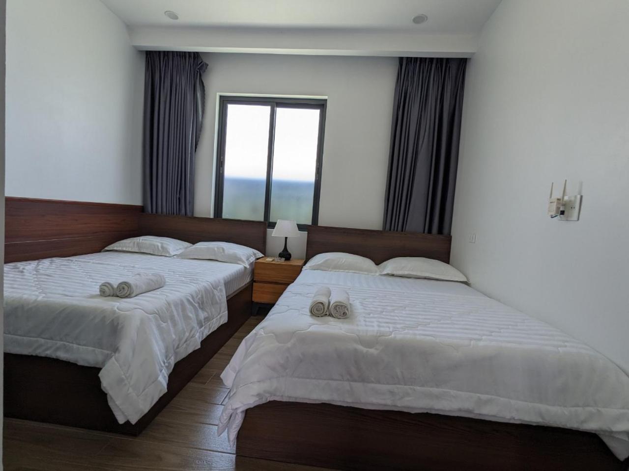 Standard Queen Room with Two Queen Beds photo 3