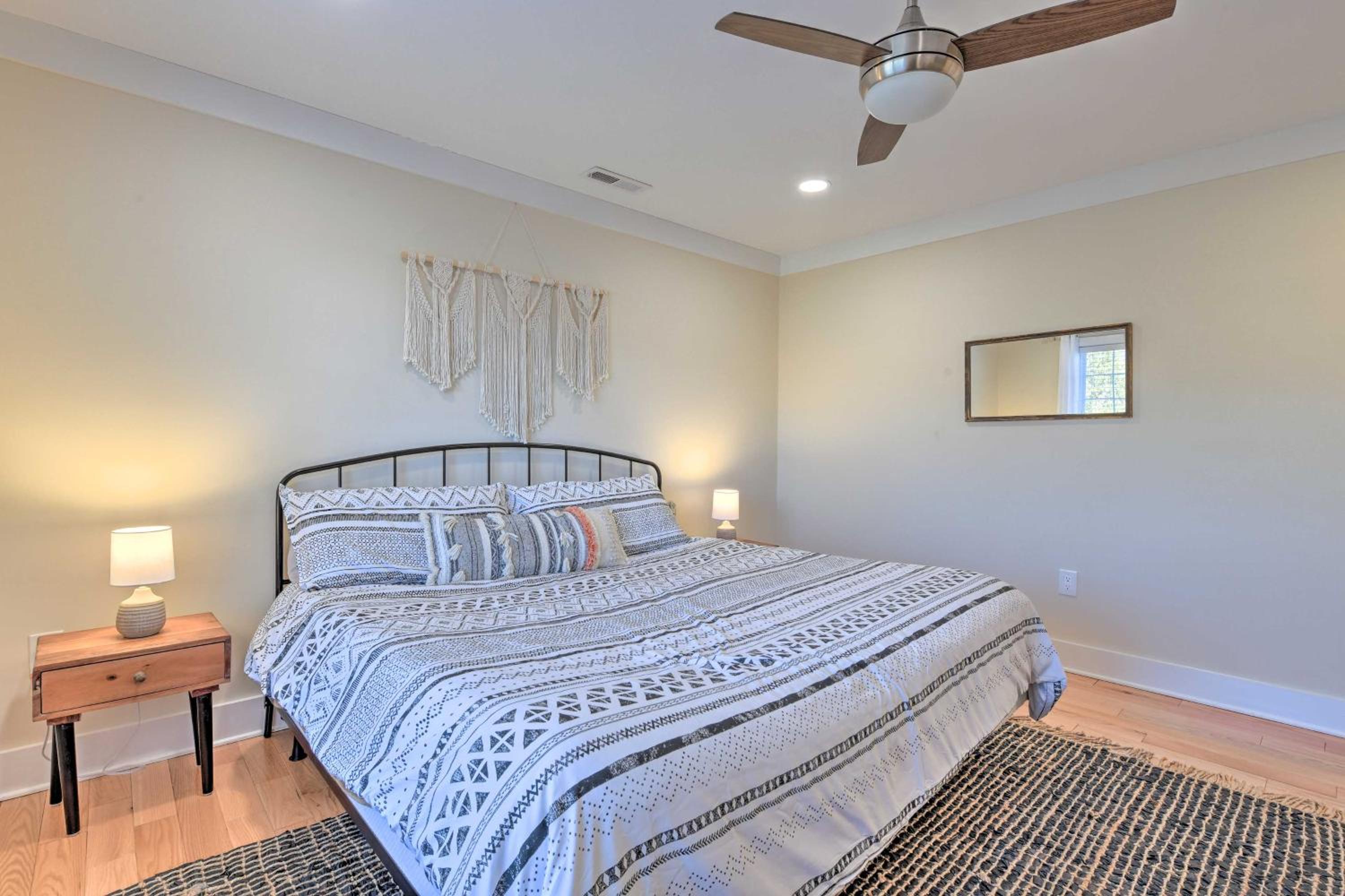Five-Bedroom House photo 2