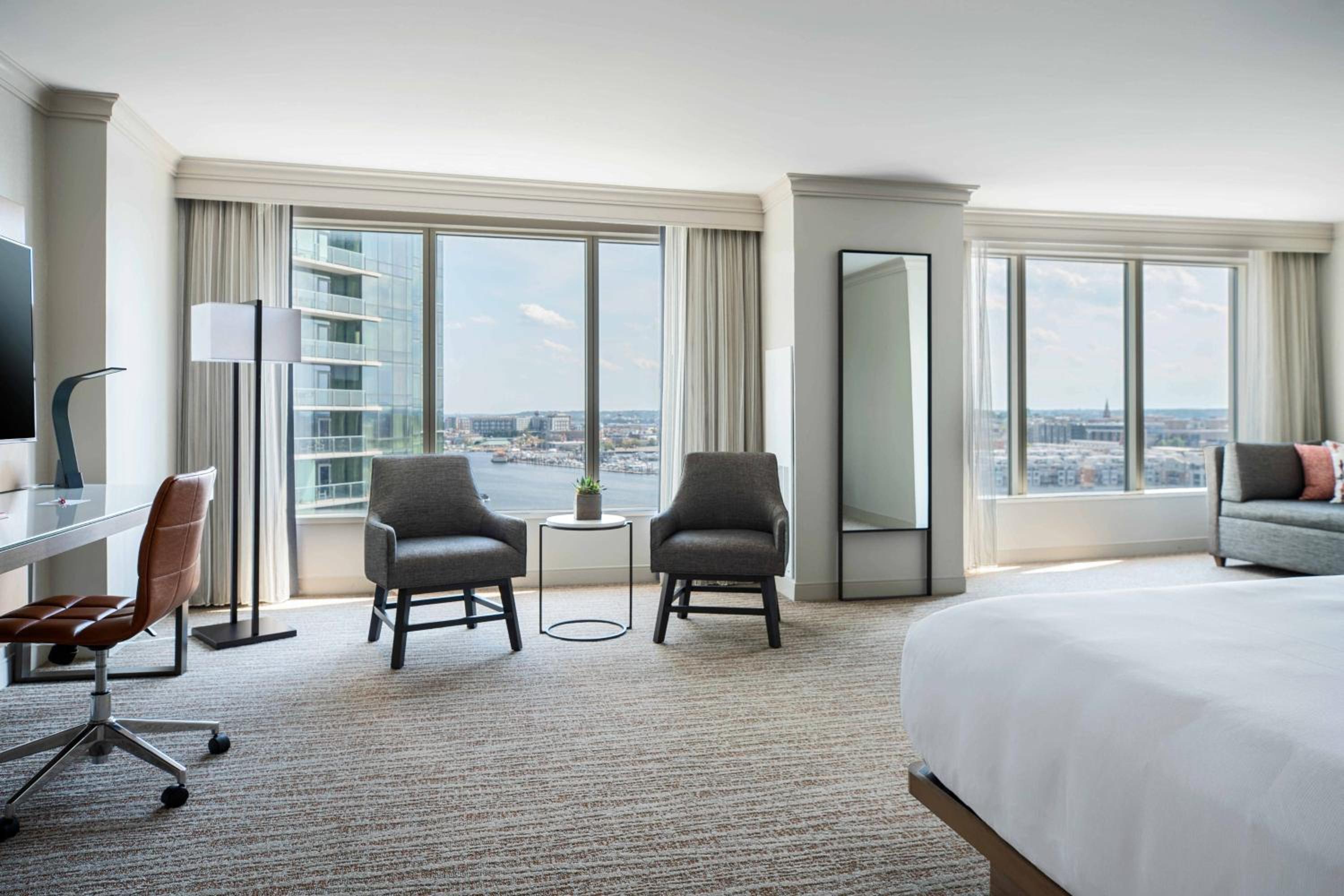 Deluxe King Room - Photo 6