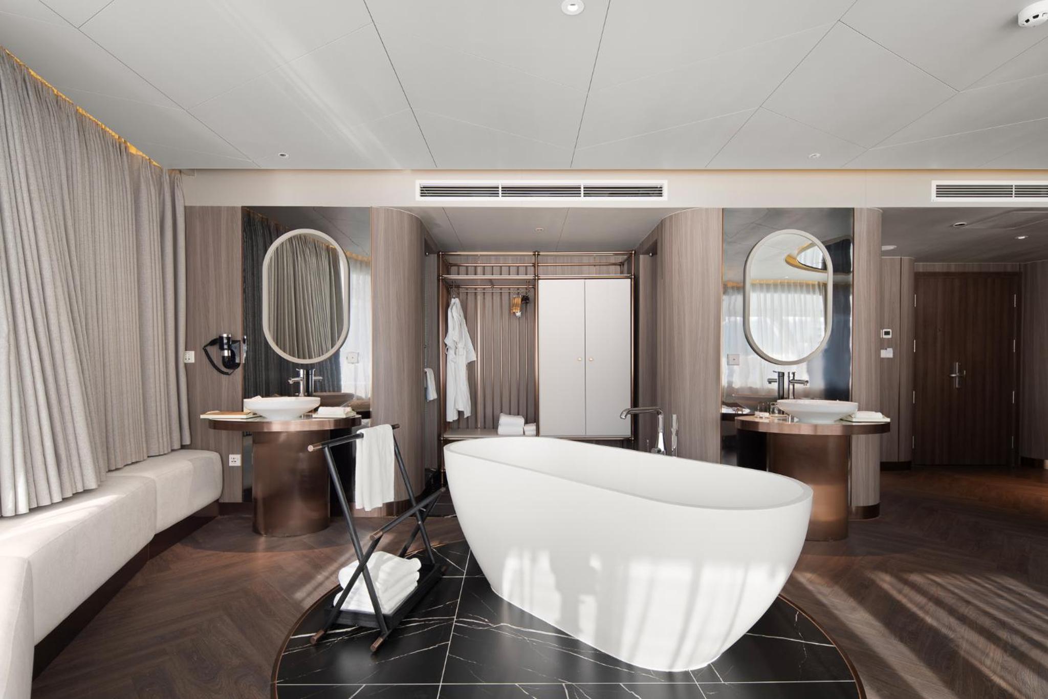 Oceania Suite - Photo 5