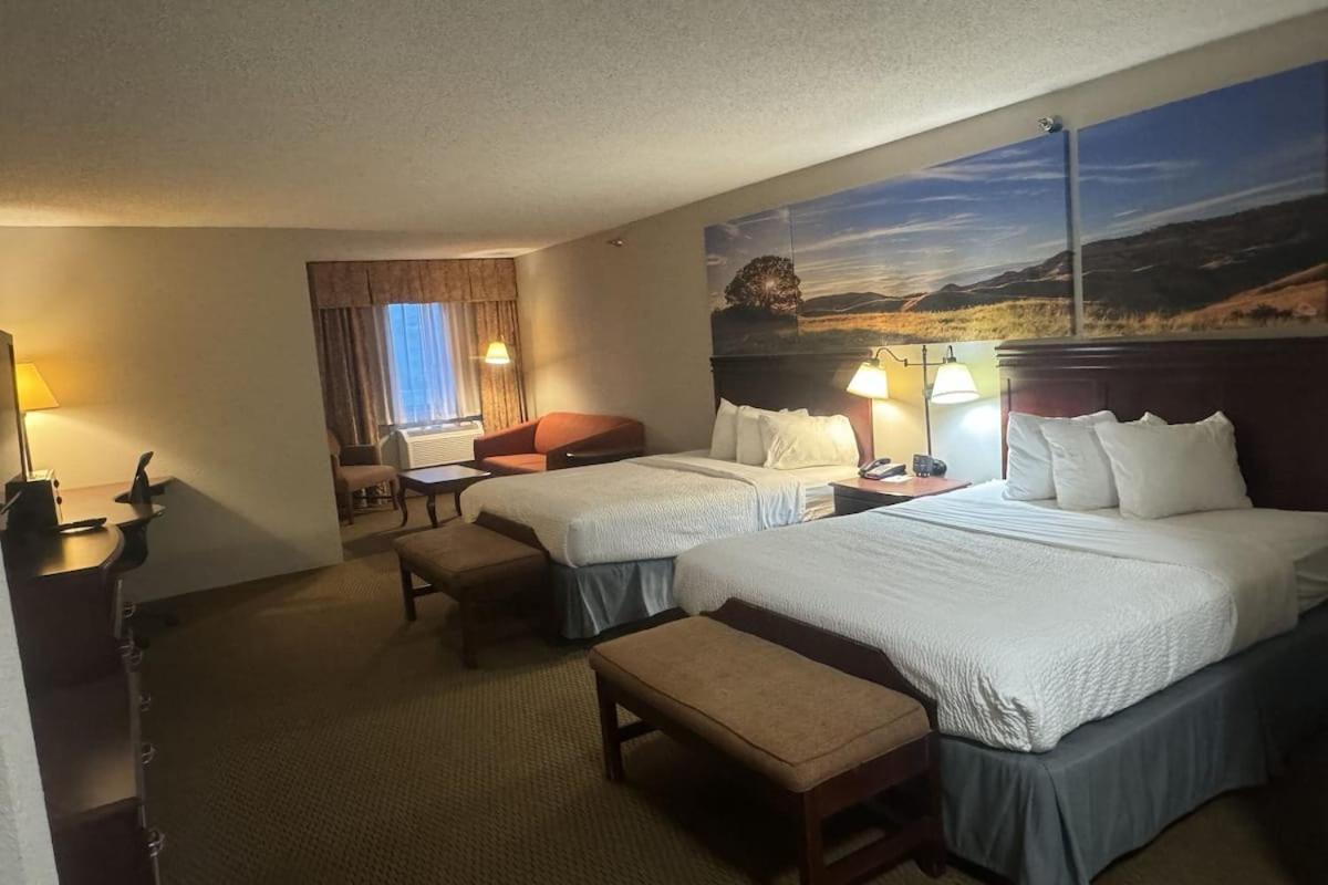 Studio Suite with Two Queen Beds - Non-Smoking - Photo 2