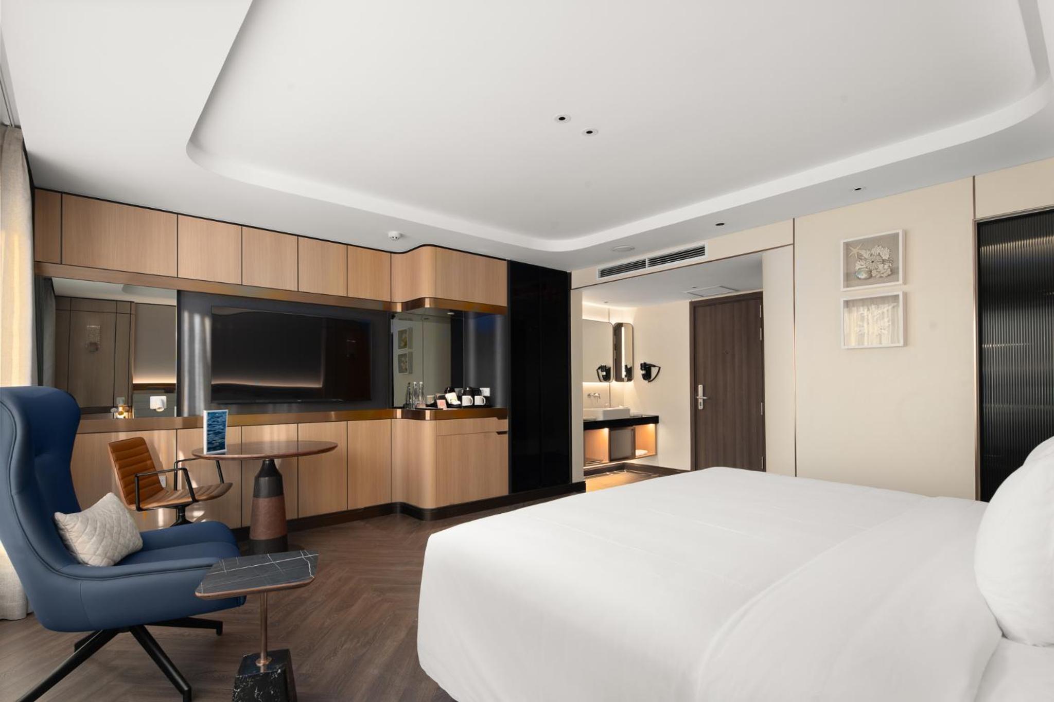 Family Suite With Connecting Door And Balcony photo 3