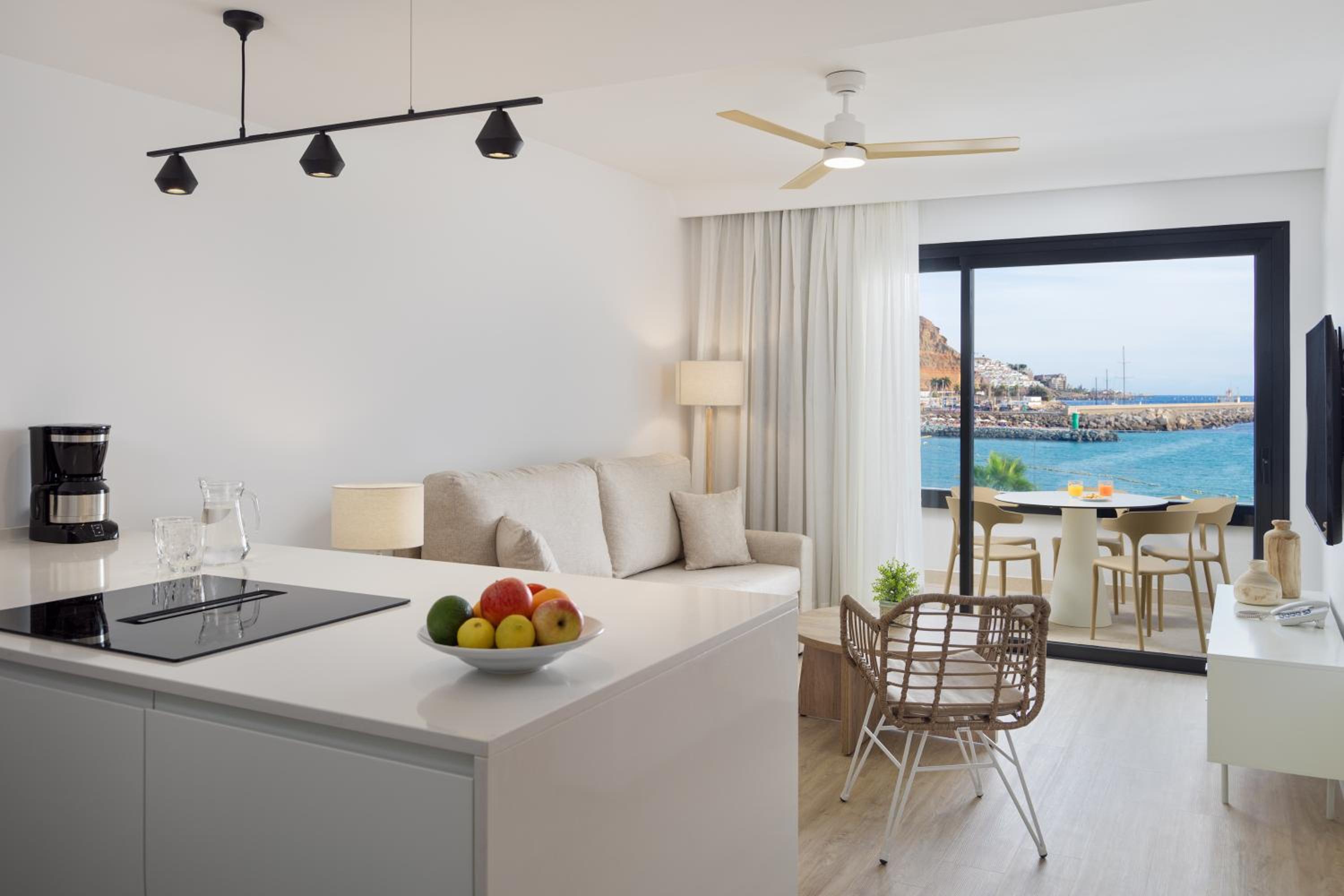 Apartamento de una habitación con terraza.