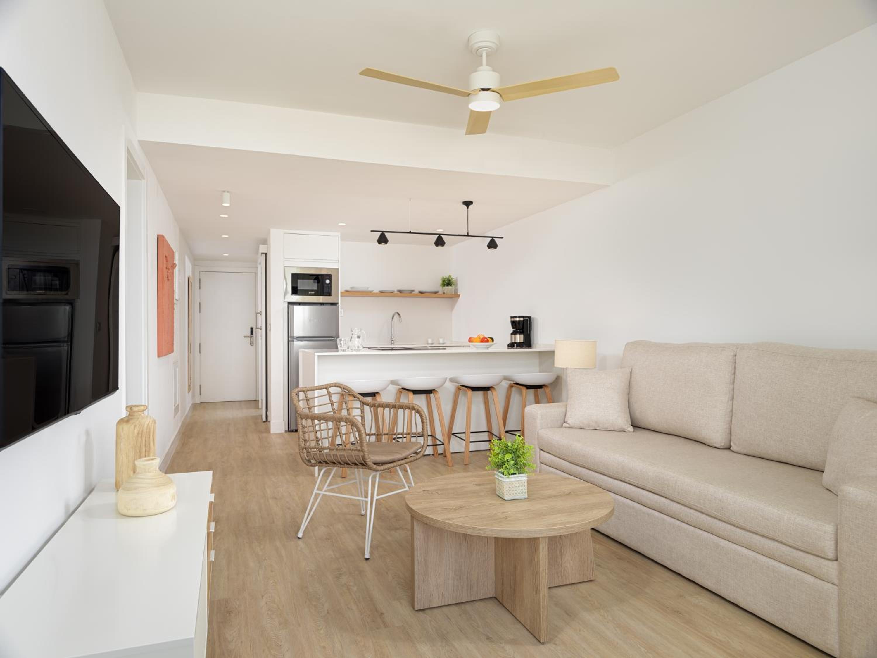 Apartamento de una habitación con balcón