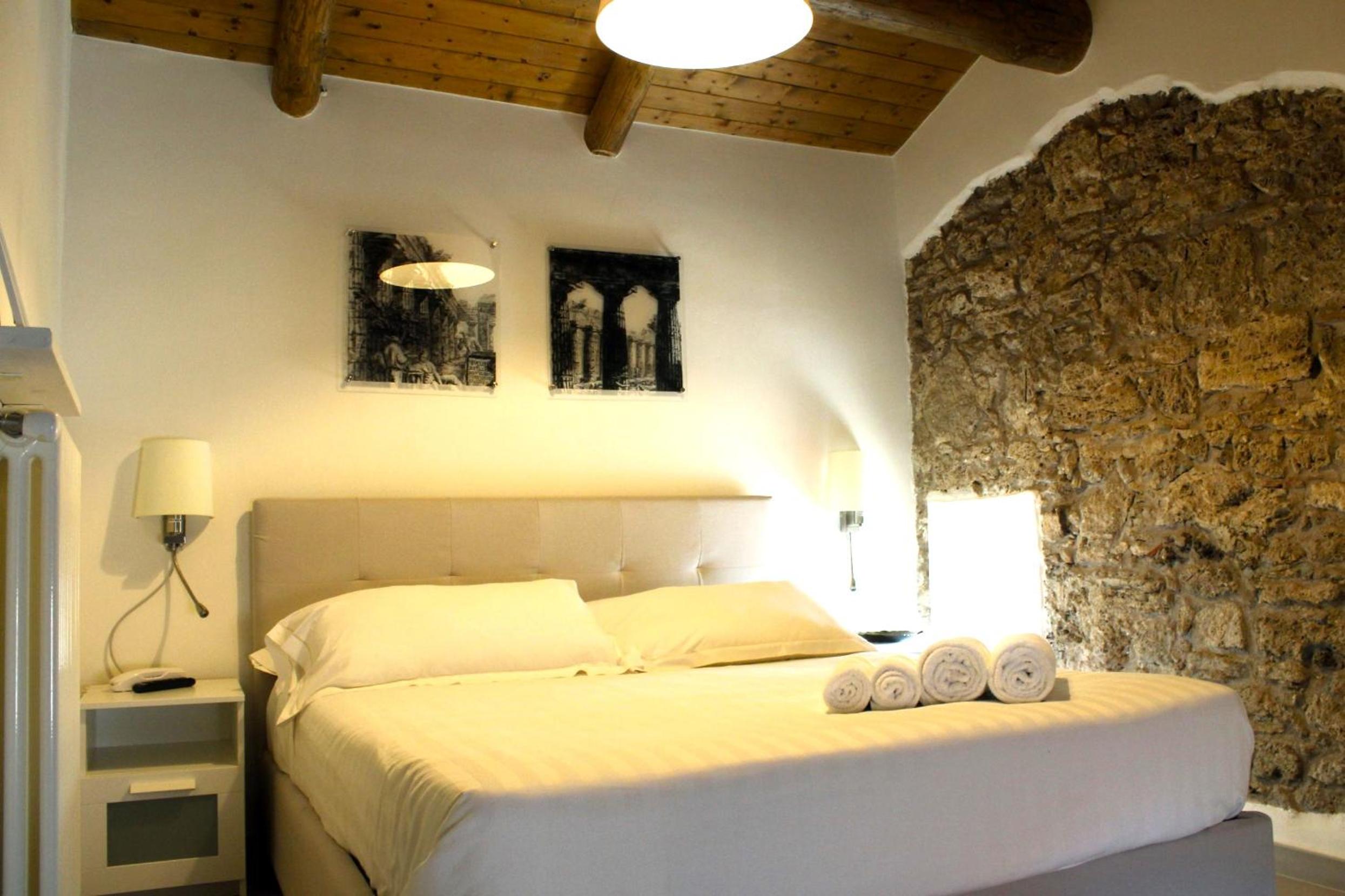 Standard Double Room - Photo 7