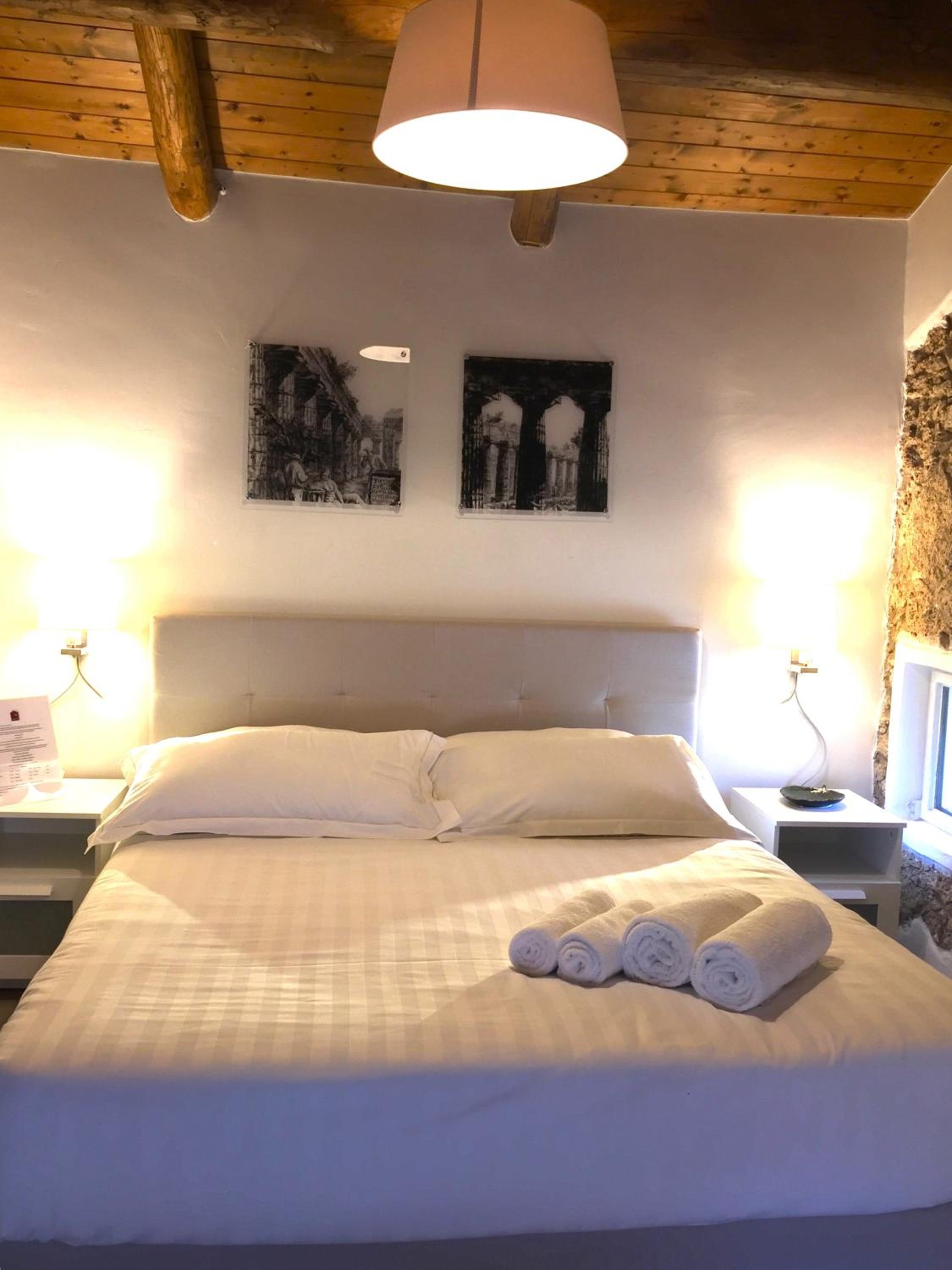 Standard Double Room - Photo 8