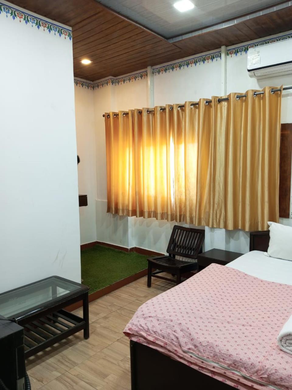 Double Room with Private Bathroom - Photo 1