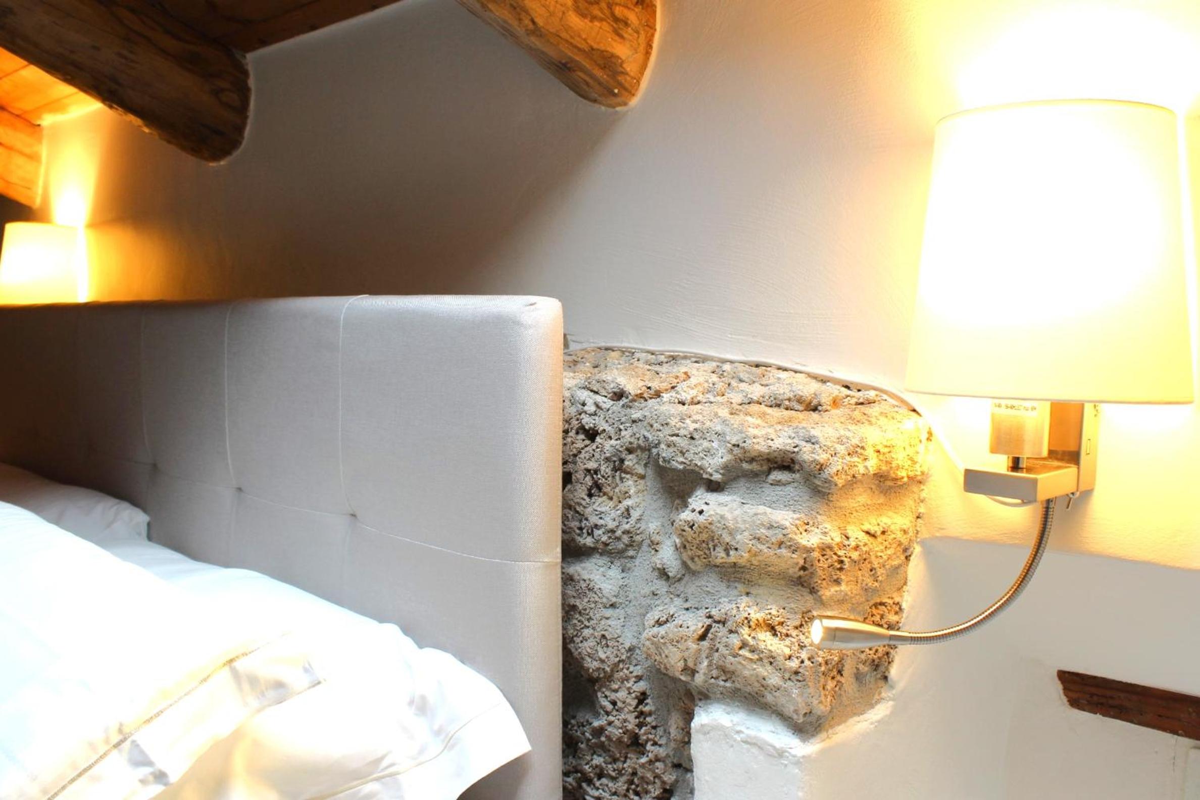 Double Room with Spa Bath - Photo 7