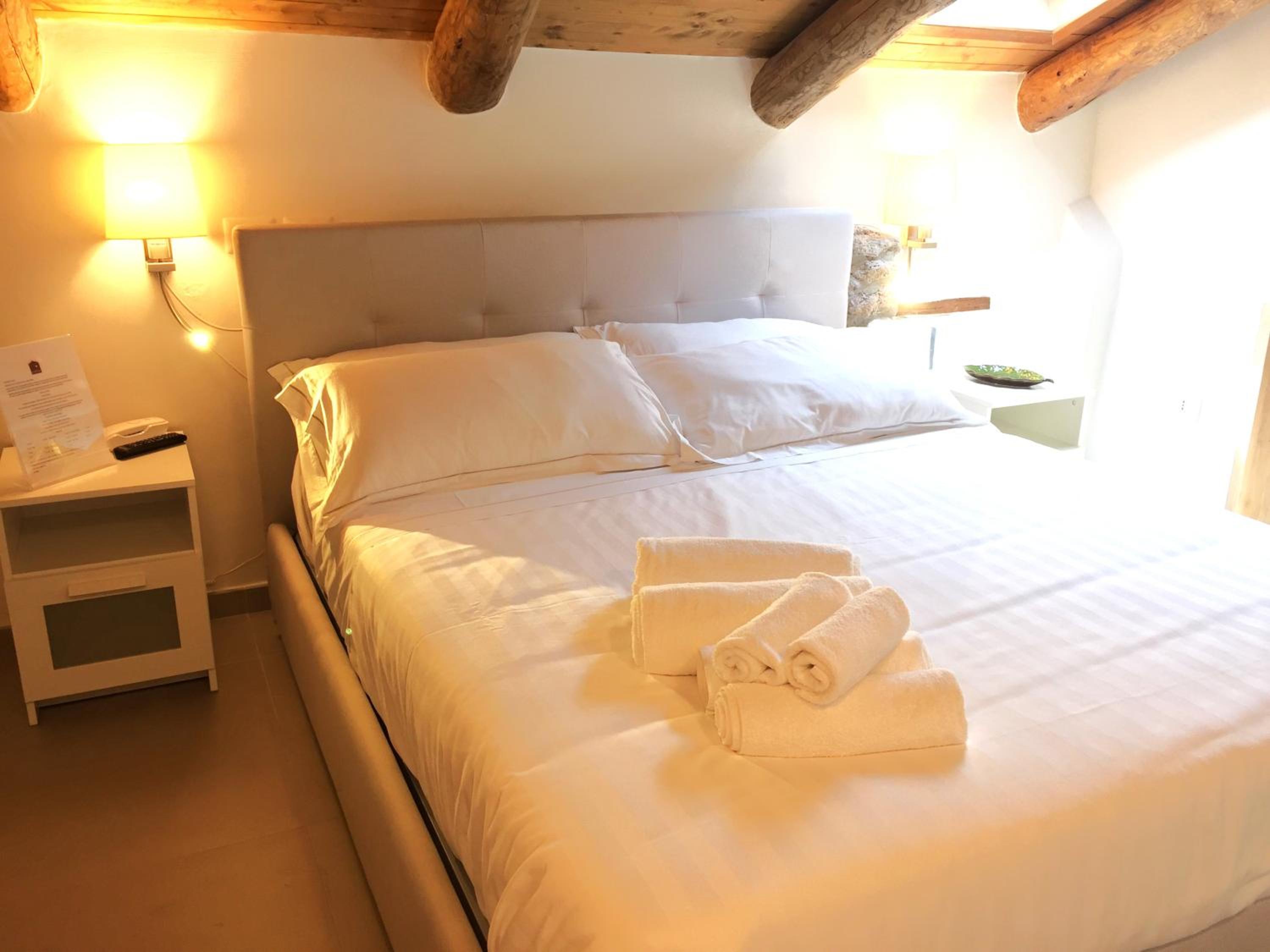 Double Room with Spa Bath - Photo 3