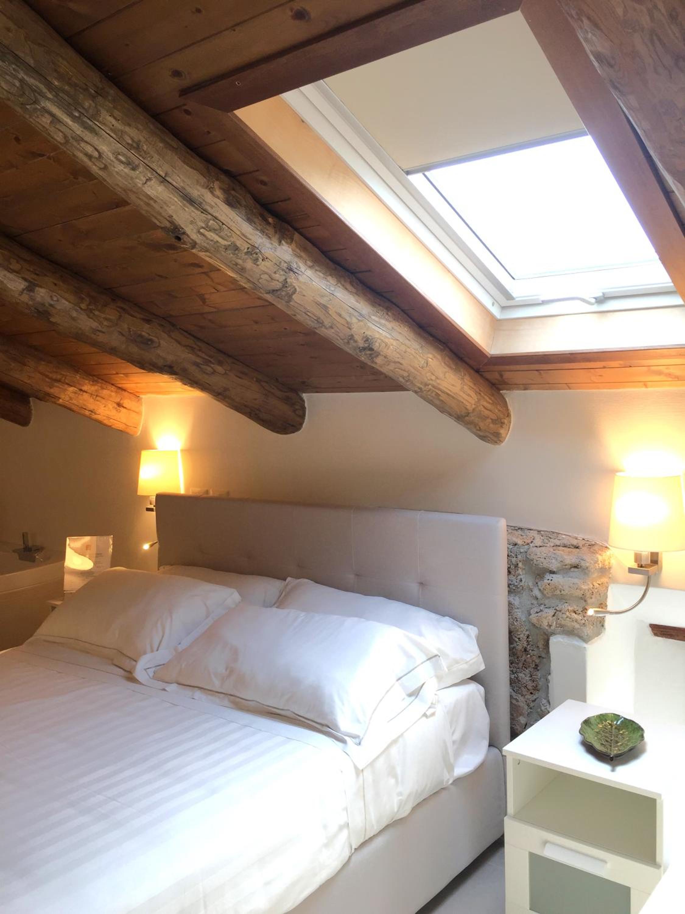 Double Room with Spa Bath - Photo 6