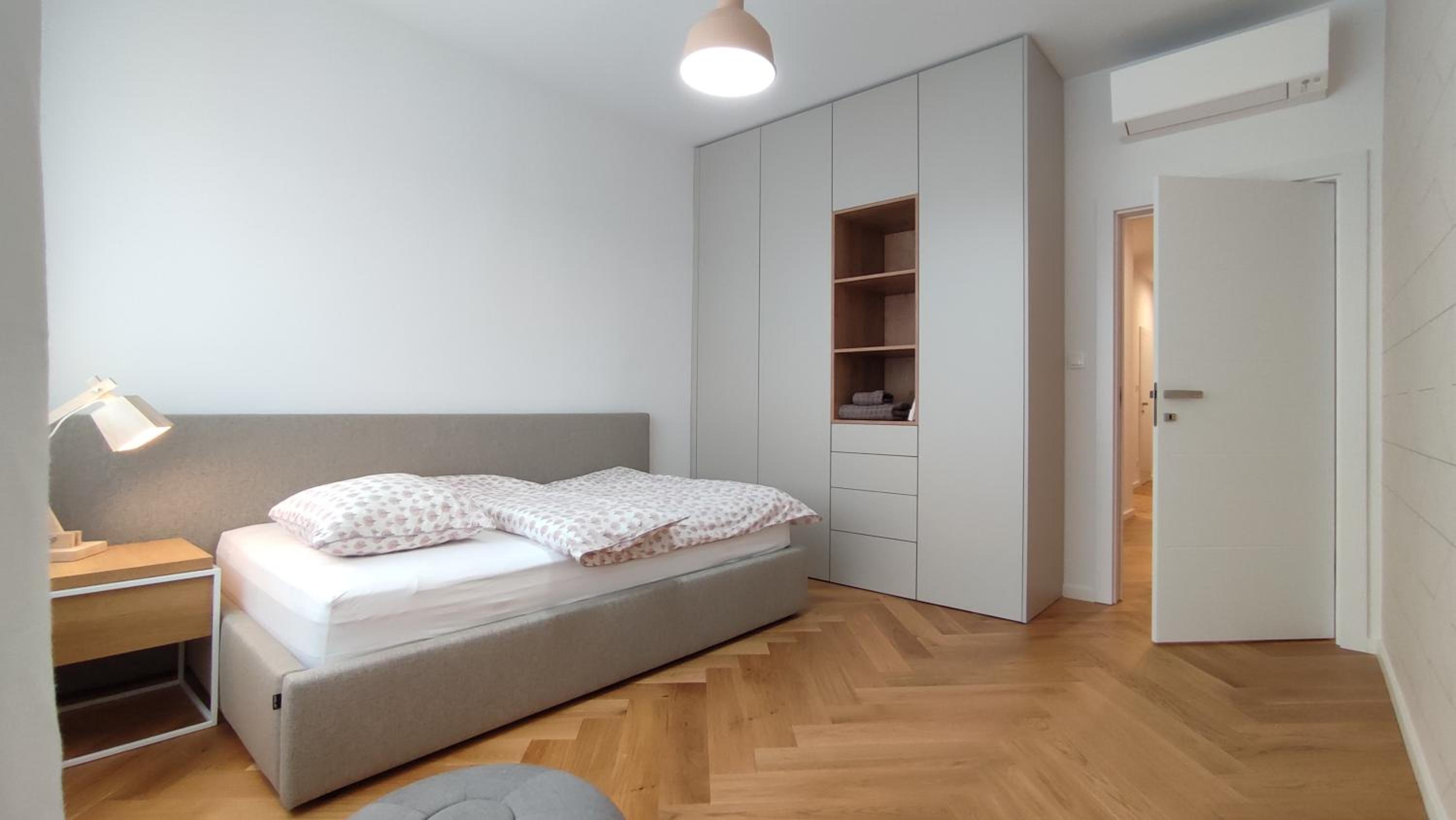 Apartment photo 2