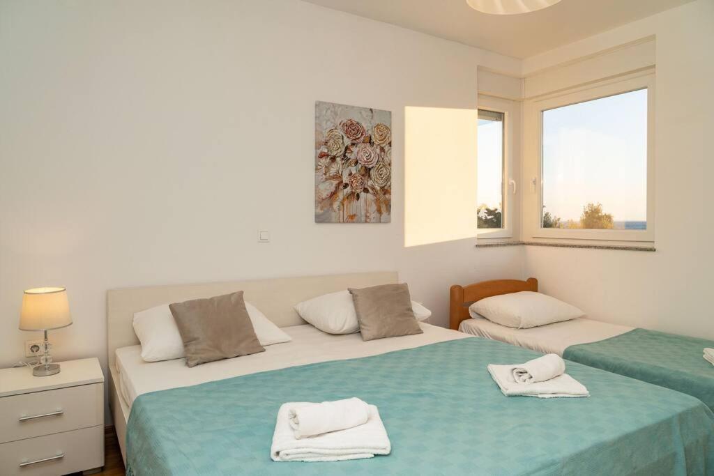 Apartment With Sea View