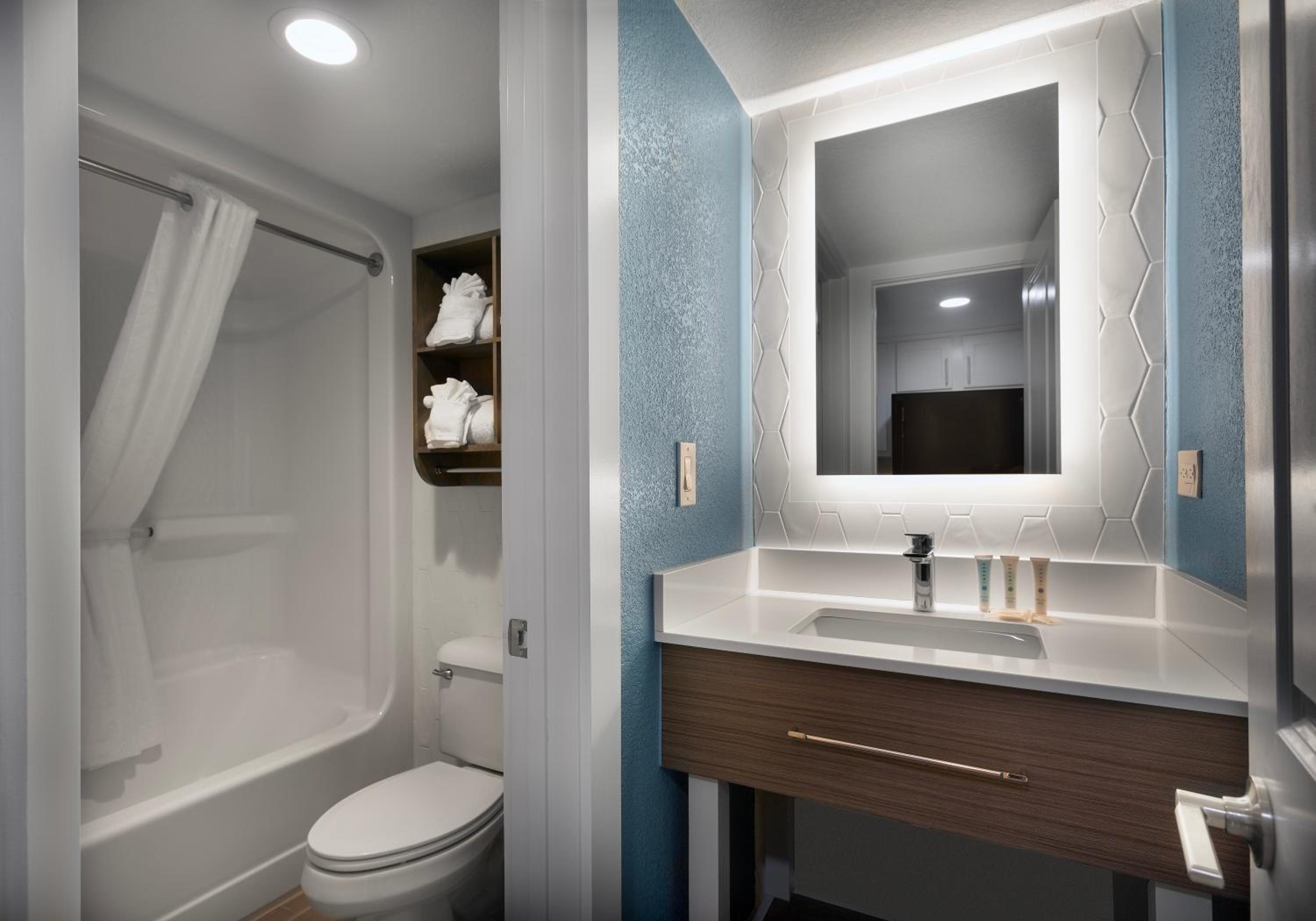 Sailfish Oceanfront Deluxe One Bedroom Suite - Photo 4