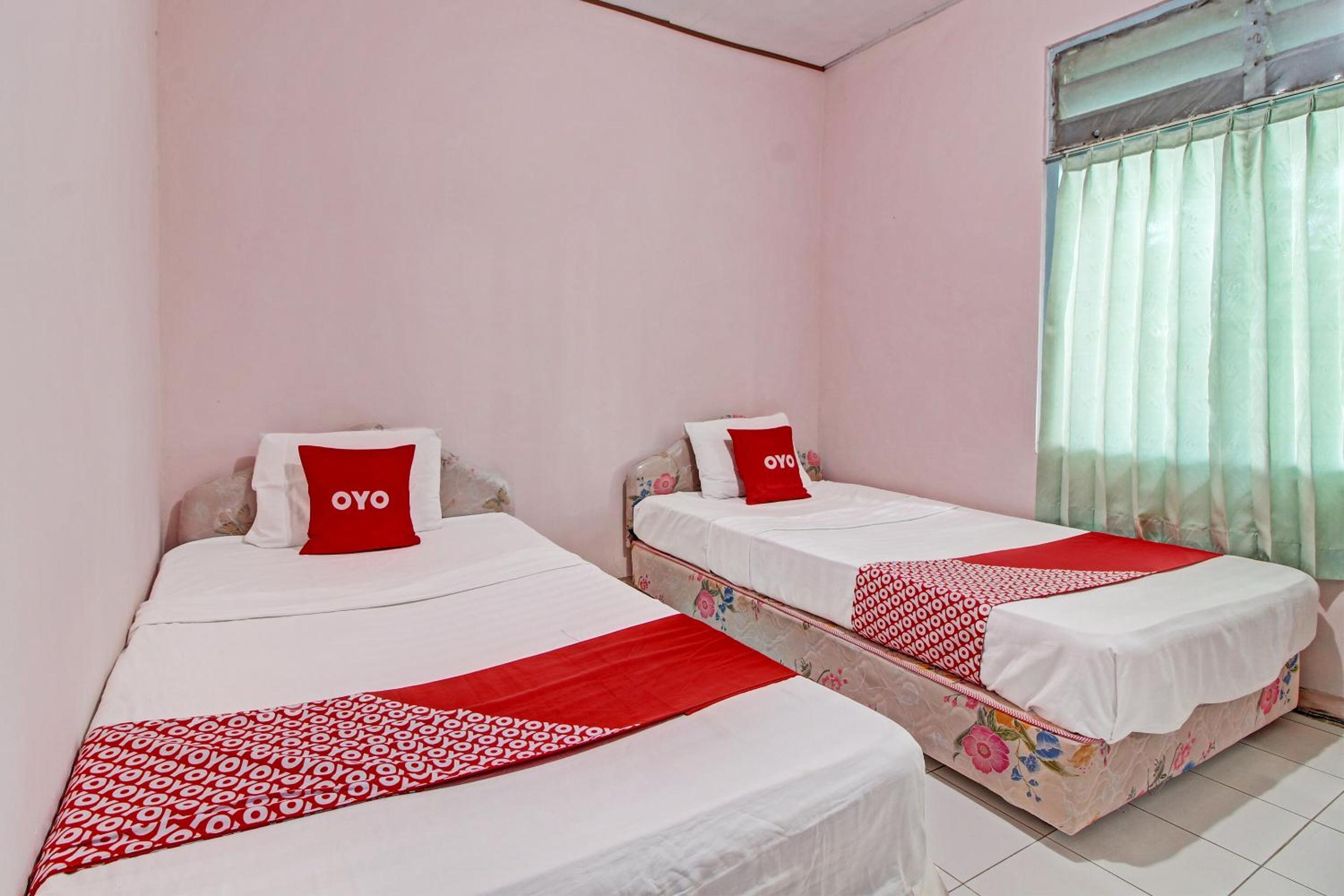 Economy Twin Room photo 1