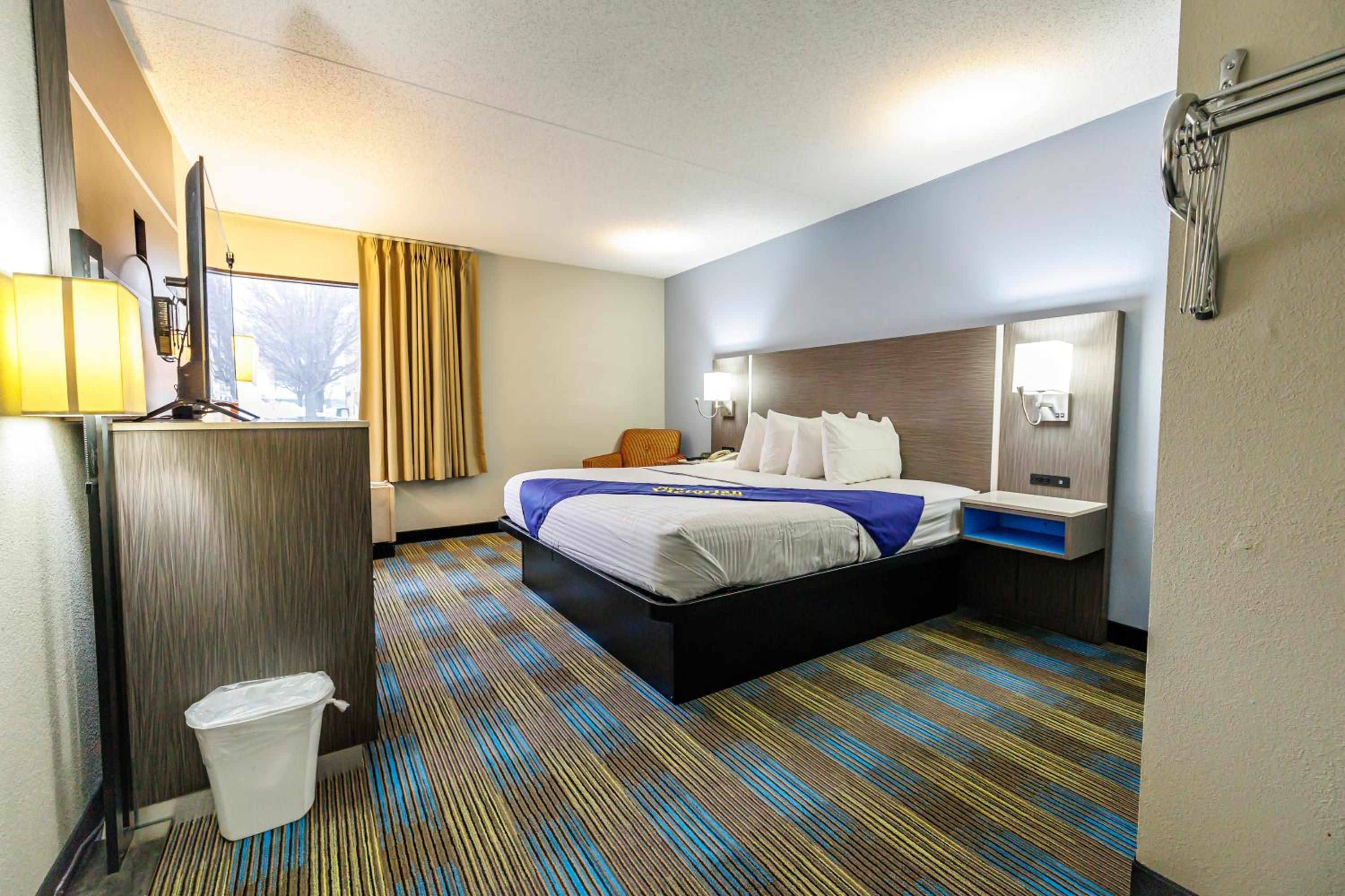 Standard King Room photo 3