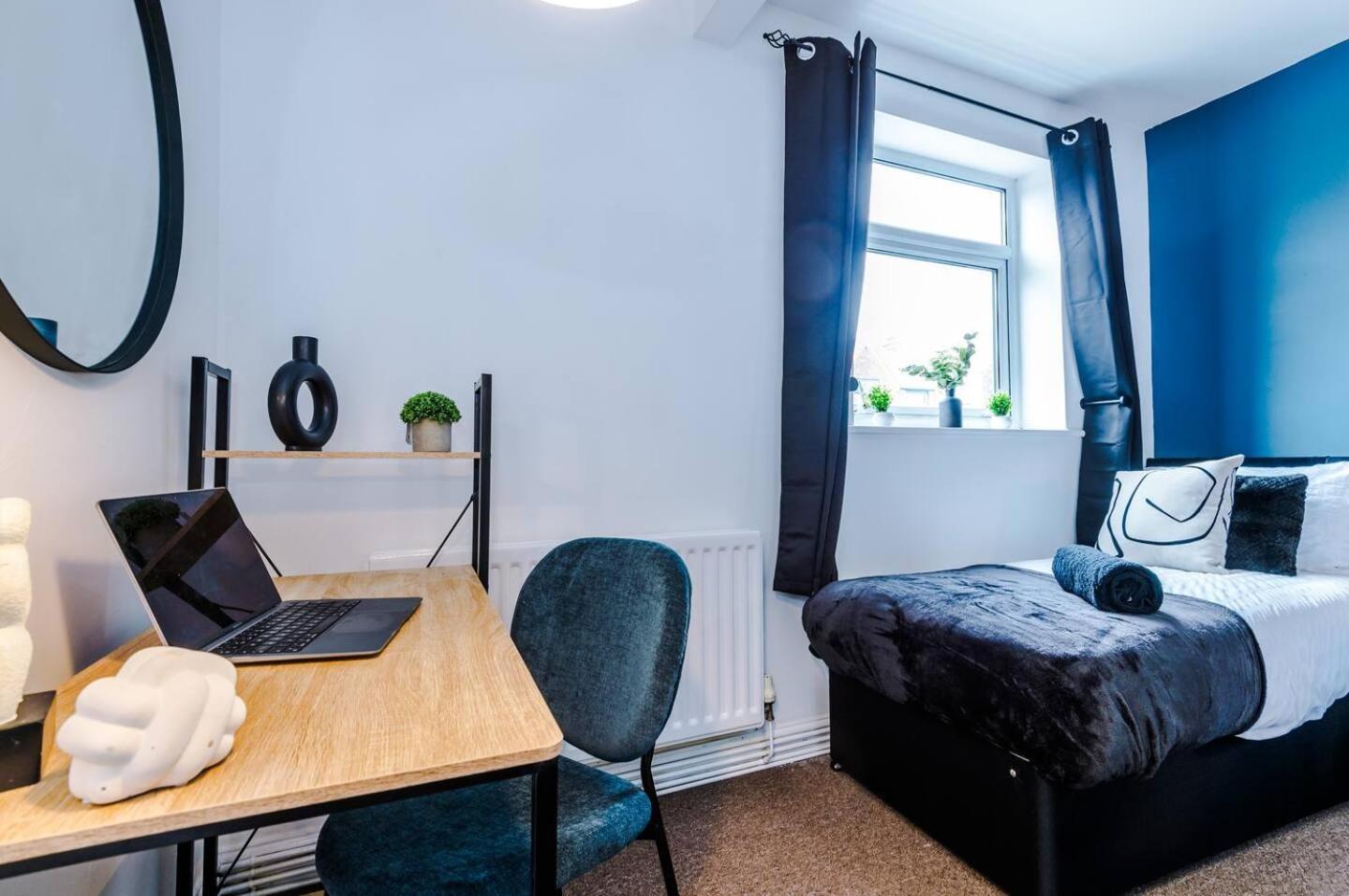 One-Bedroom Apartment photo 2