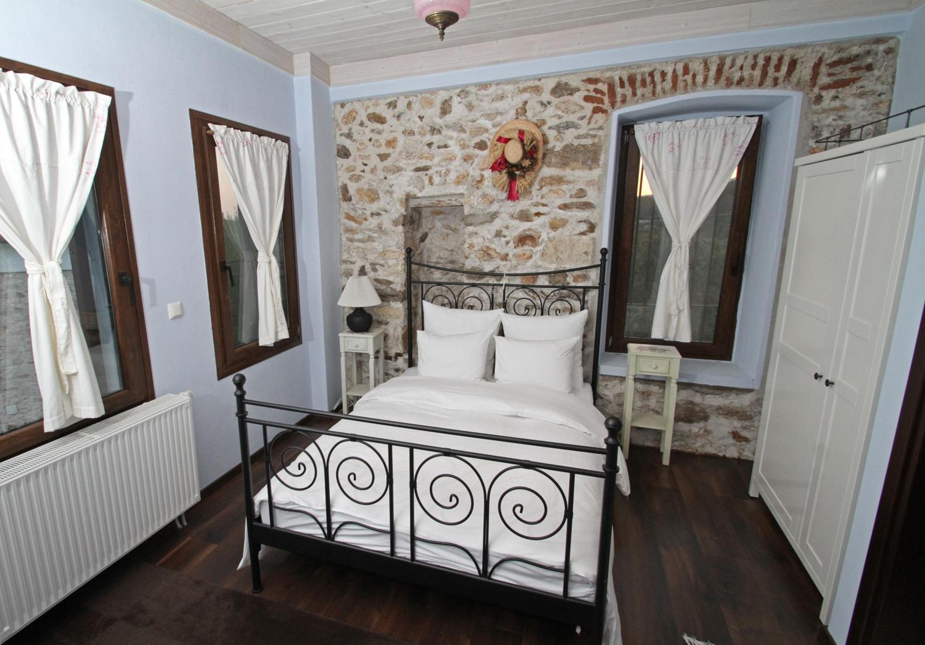 Twin Room - Photo 16