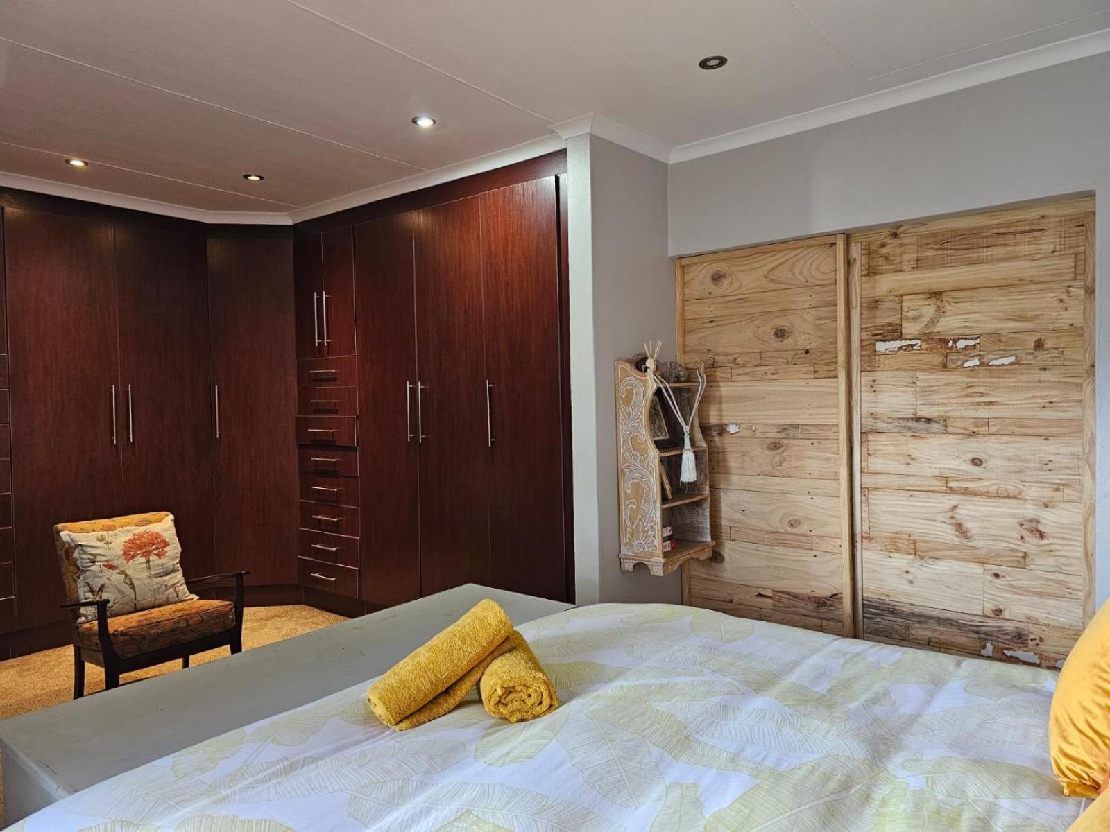 Family Room with Private Bathroom - Photo 3