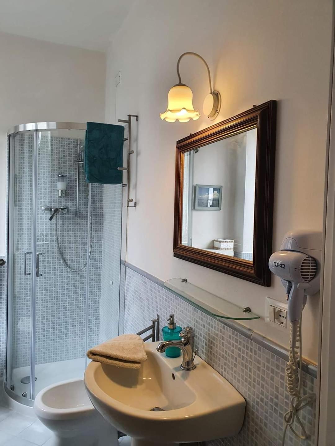 Twin Room - Photo 8
