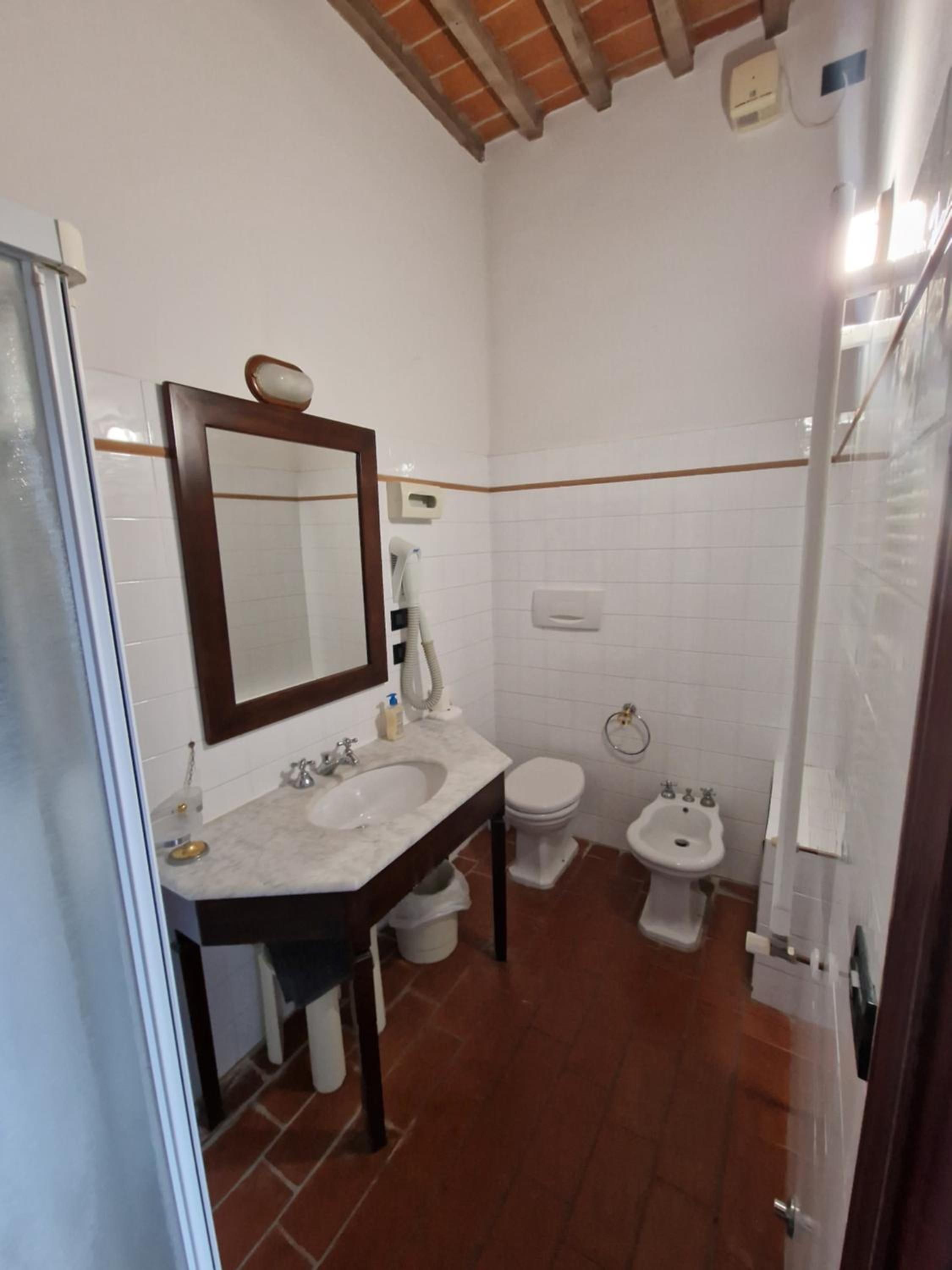 Triple Room - Photo 11