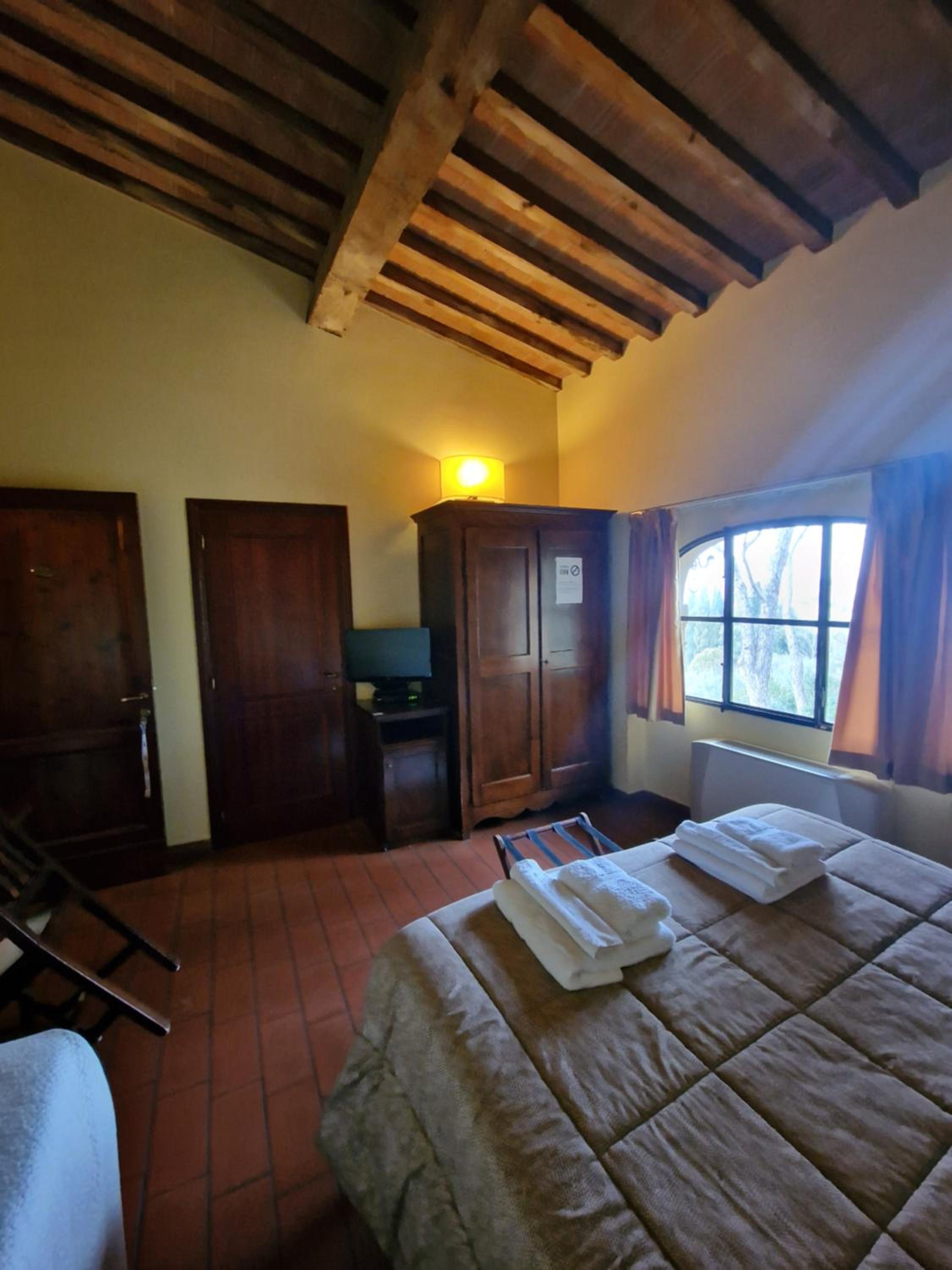 Triple Room - Photo 13