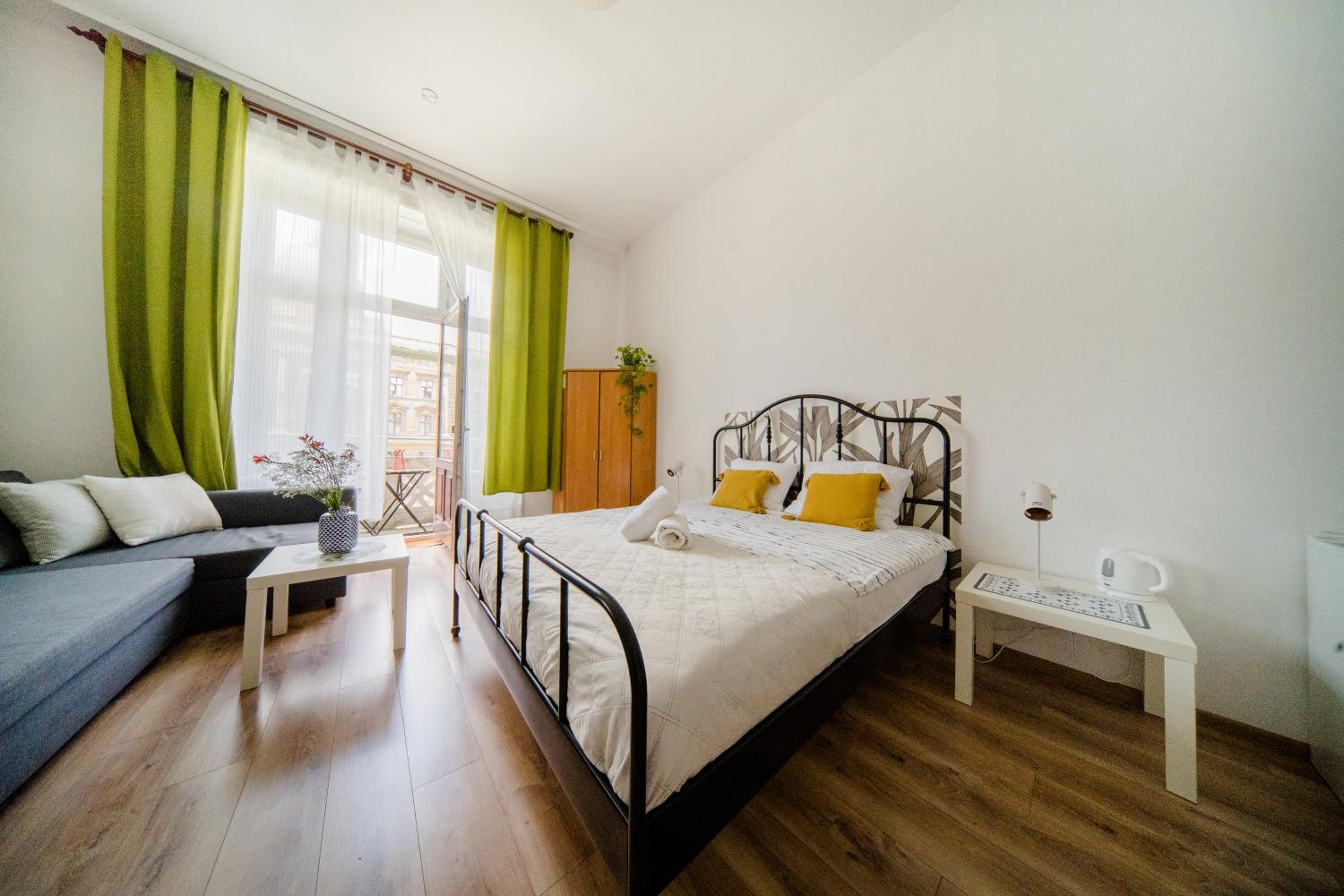 Double Room with Private External Bathroom and City View photo 1