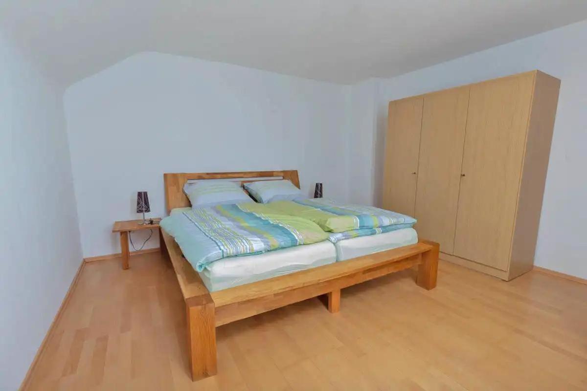 One-Bedroom Apartment with Shower photo 1
